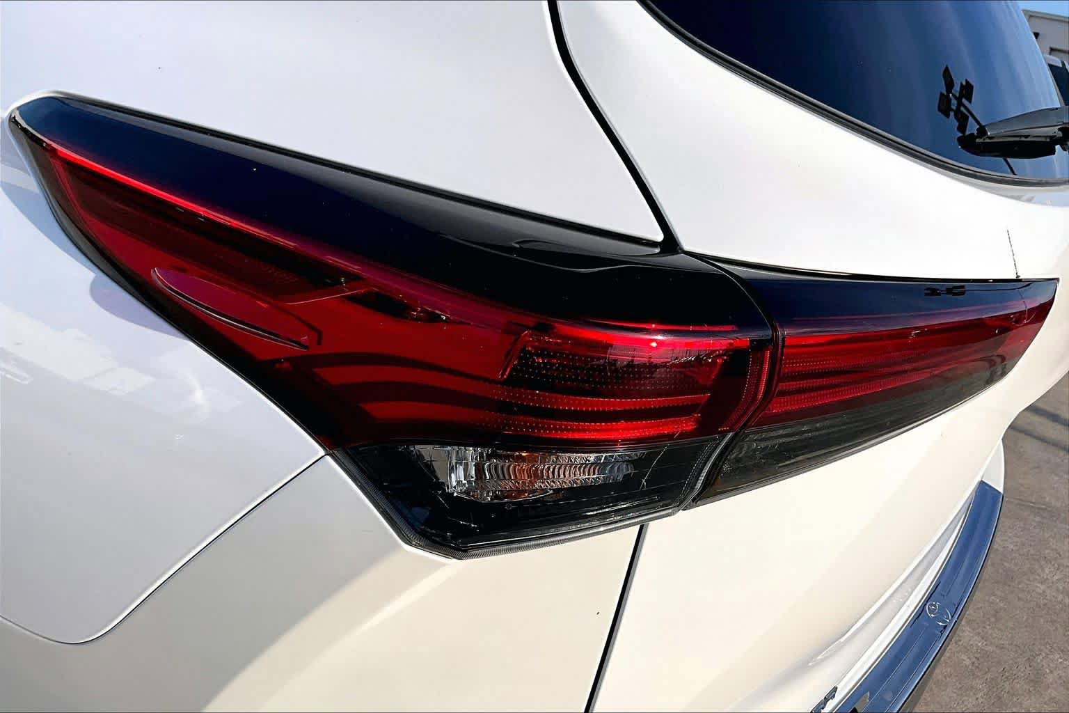 Used 2020 Toyota Highlander Platinum FWD image 28