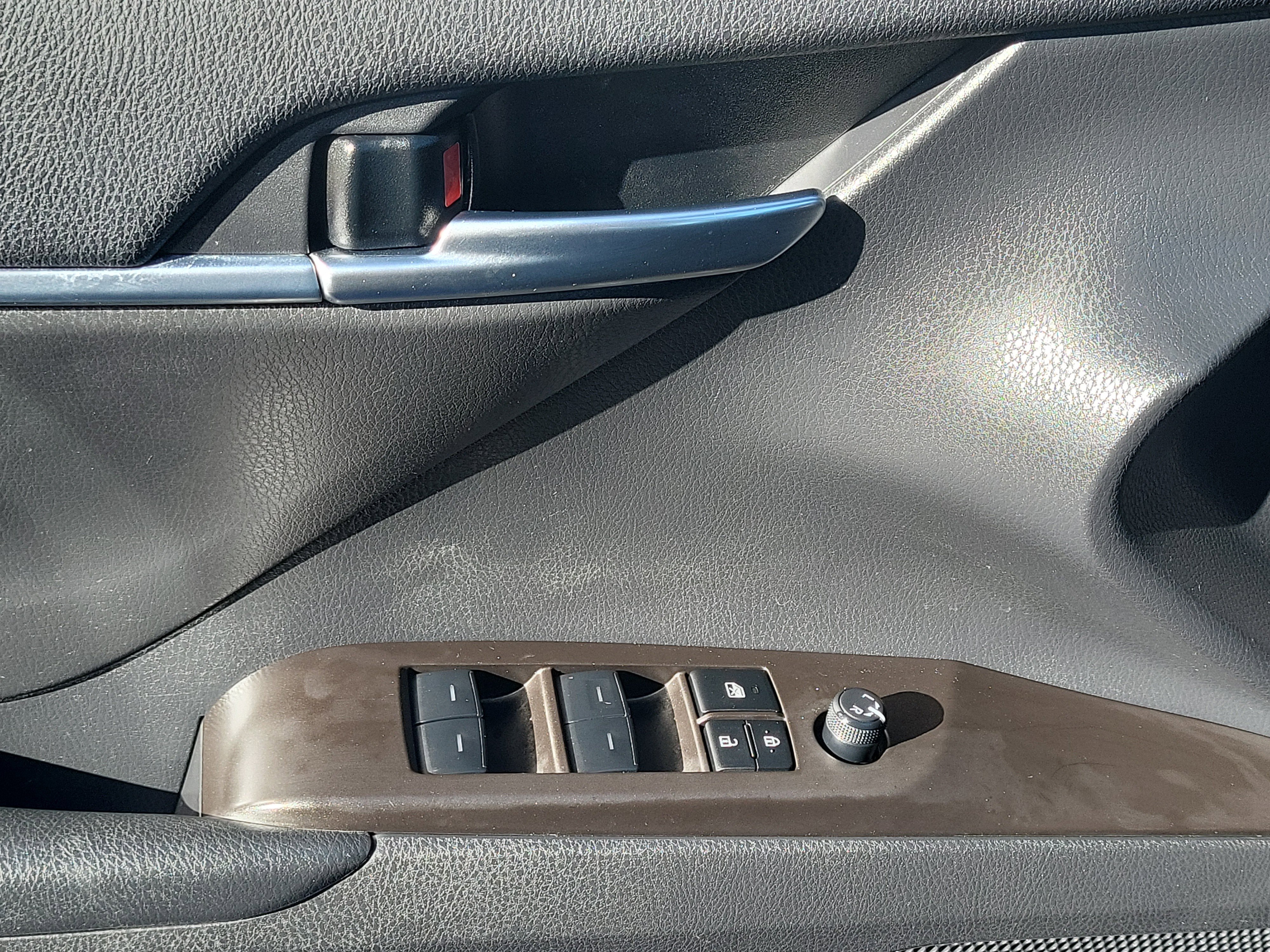 Used 2024 Toyota Camry SE image 17