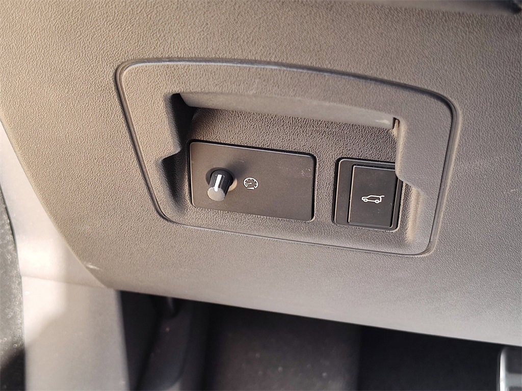 Used 2025 Land Rover Range Rover Velar Dynamic SE image 24