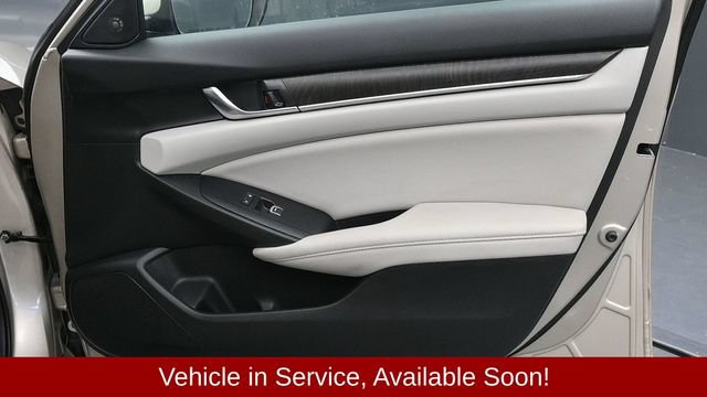 Used 2018 Honda Accord Touring image 10