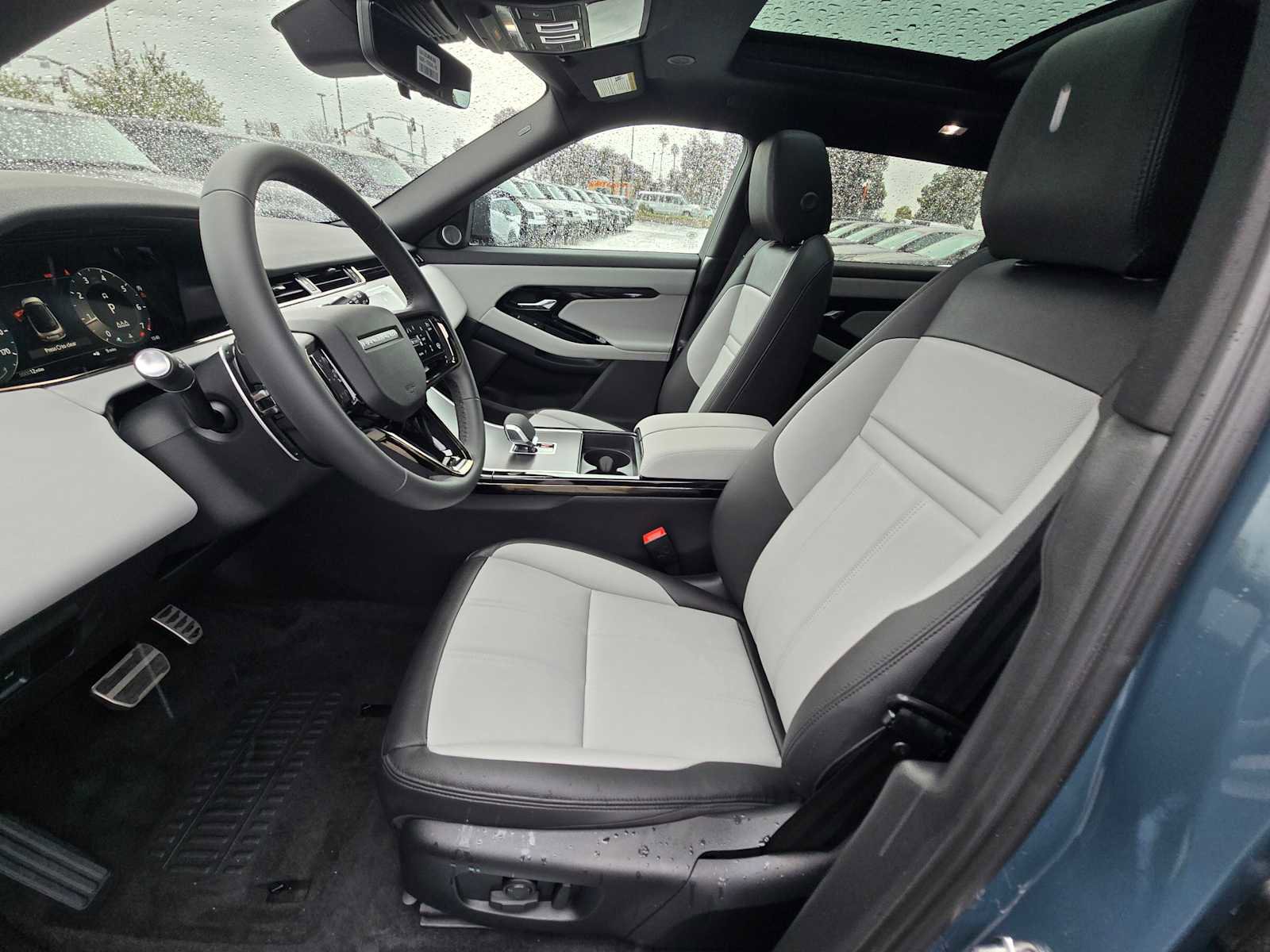 New 2026 Land Rover Range Rover Evoque Dynamic SE AWD/4WD image 24