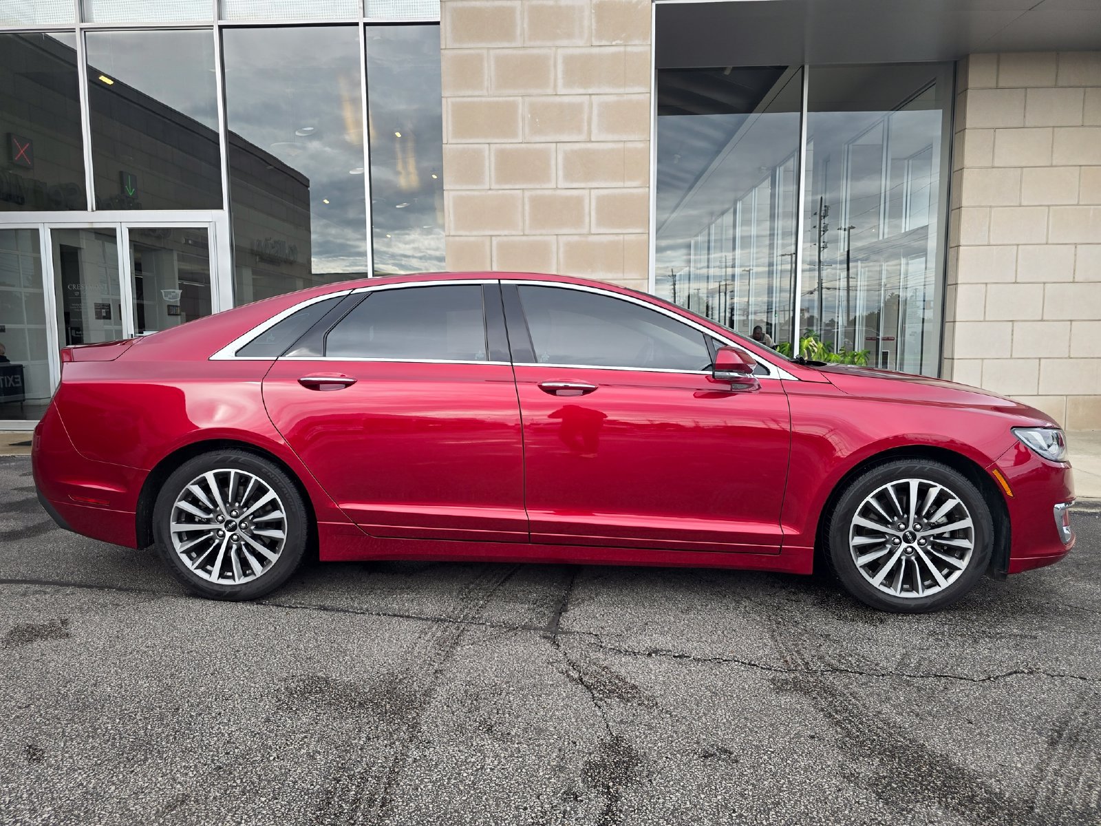 Used 2018 Lincoln MKZ Select w/ Select Plus Package FWD image 18
