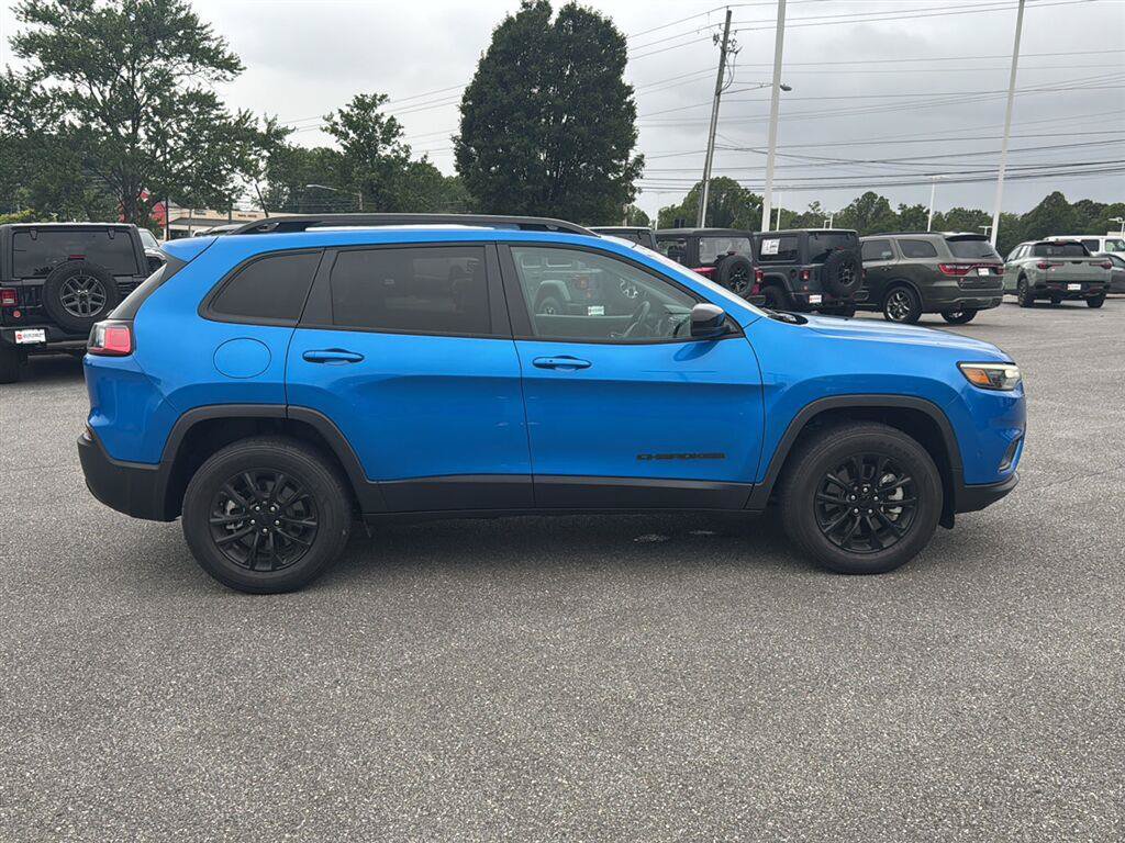 Used 2023 Jeep Cherokee Altitude Lux AWD/4WD image 4
