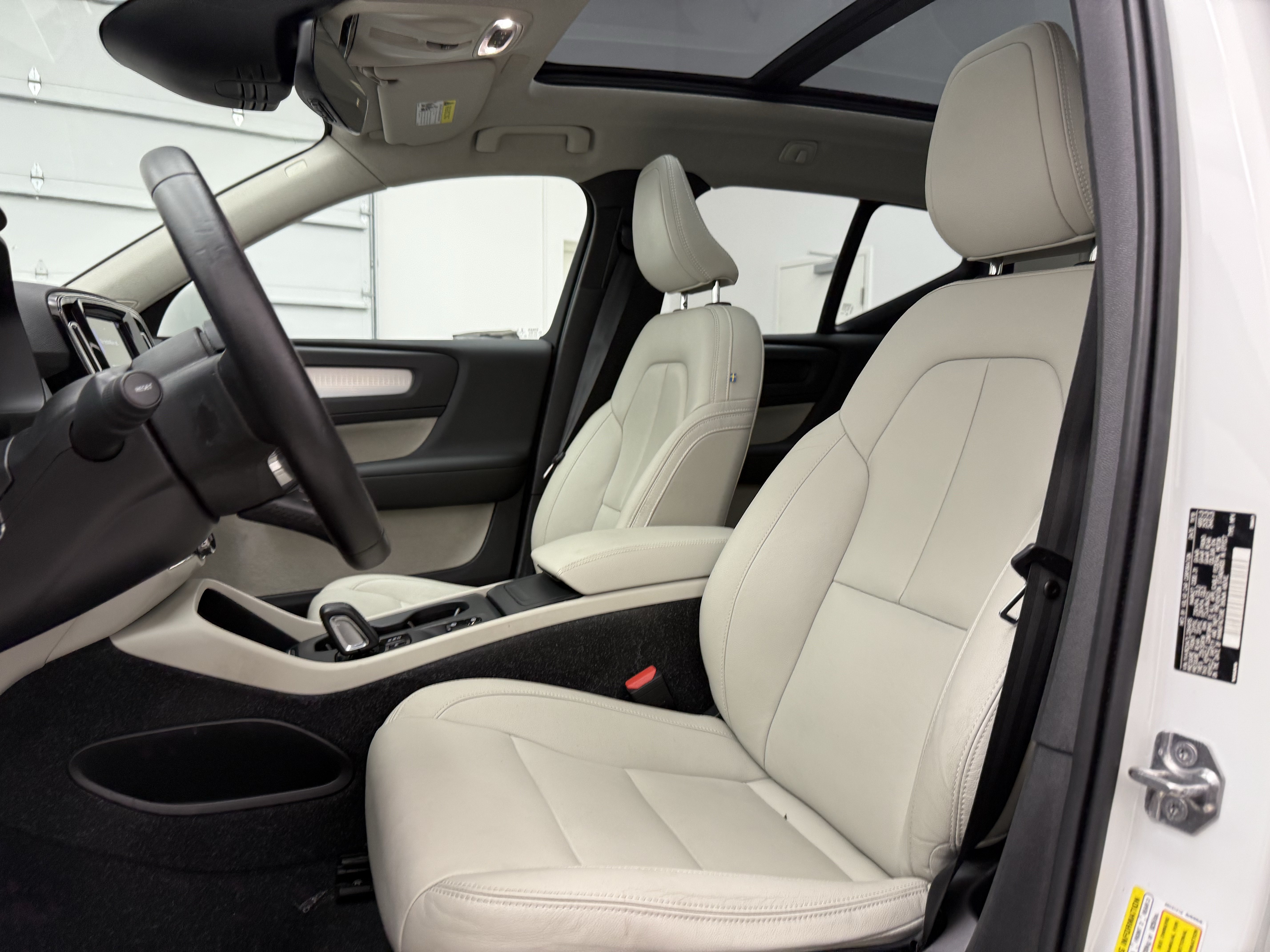 Used 2020 Volvo XC40 T5 Momentum AWD/4WD image 14