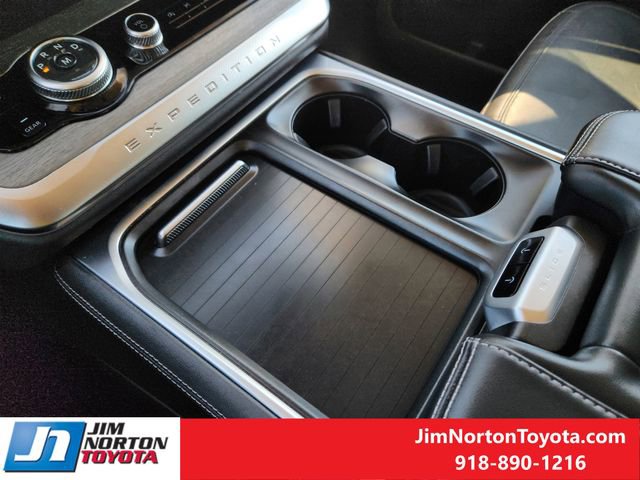 Used 2025 Ford Expedition Platinum image 21