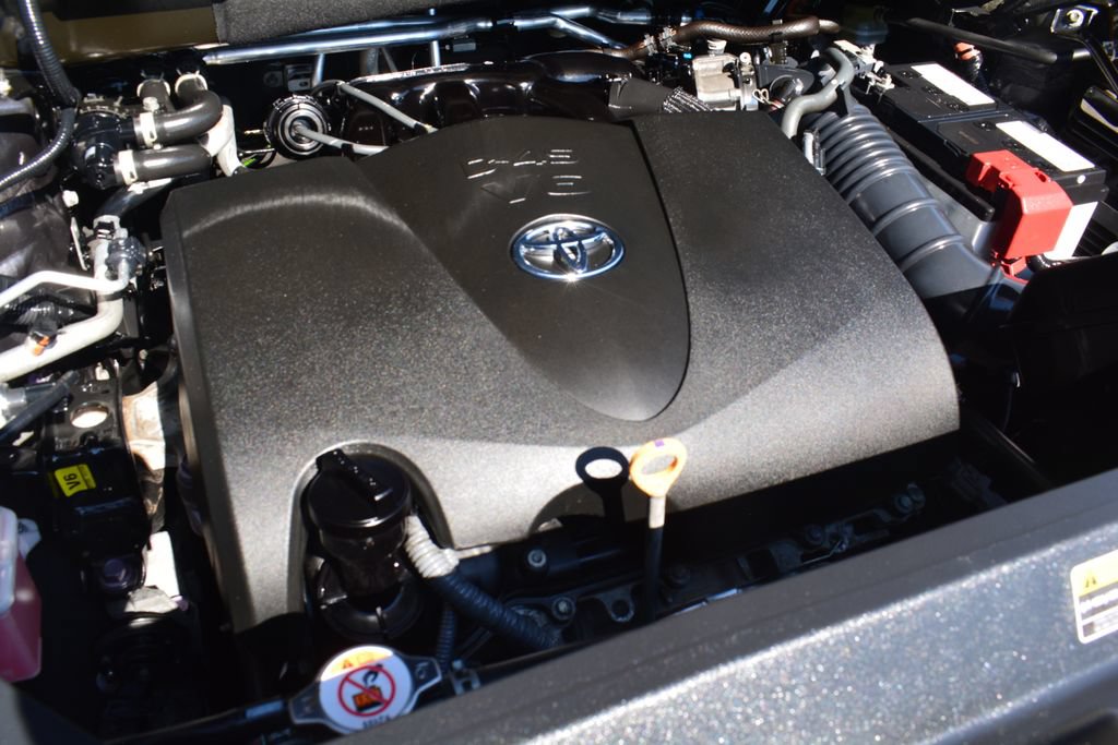 Used 2022 Toyota Highlander XLE AWD/4WD image 29