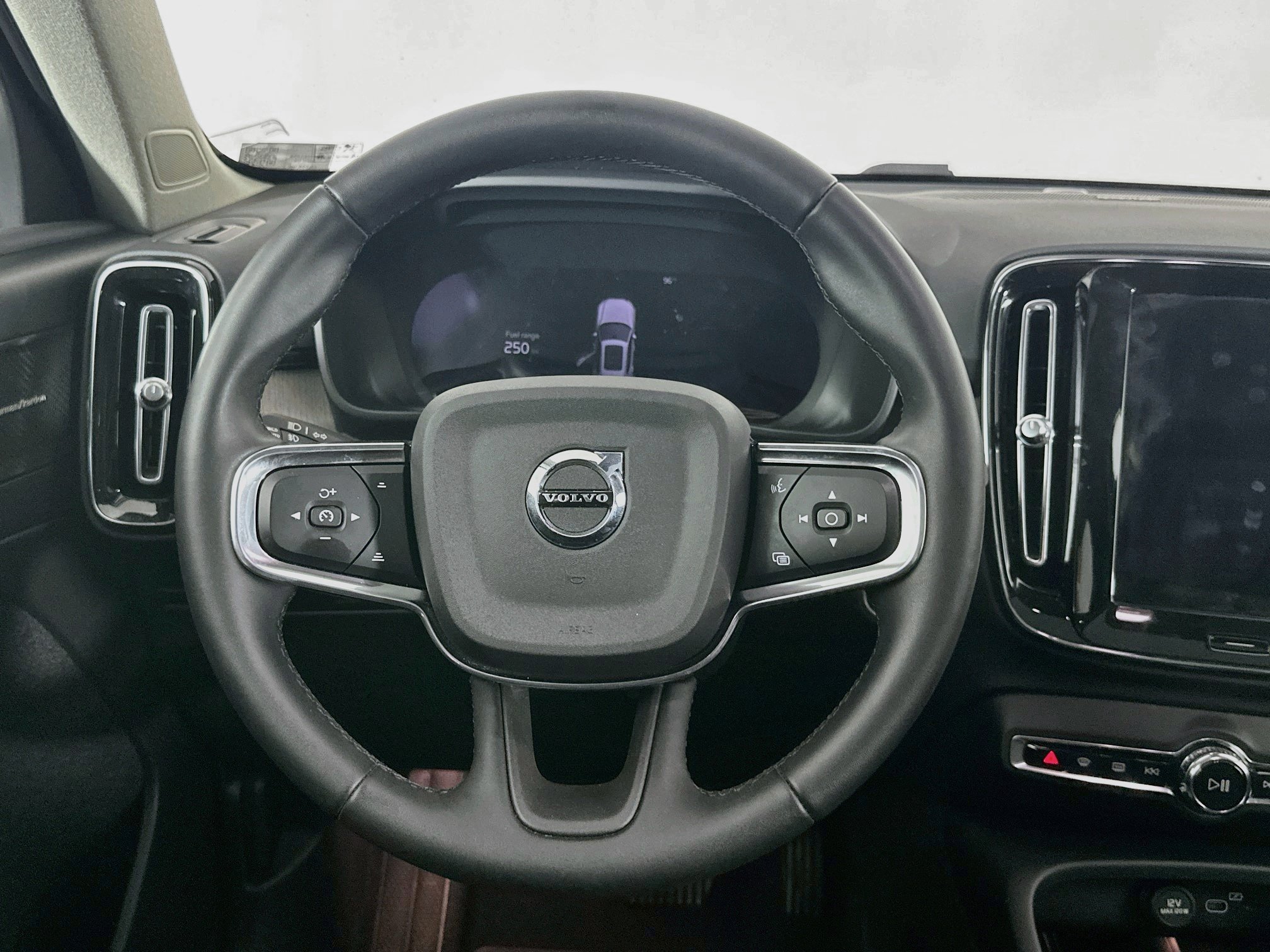 Used 2023 Volvo XC40 B4 Ultimate FWD image 18