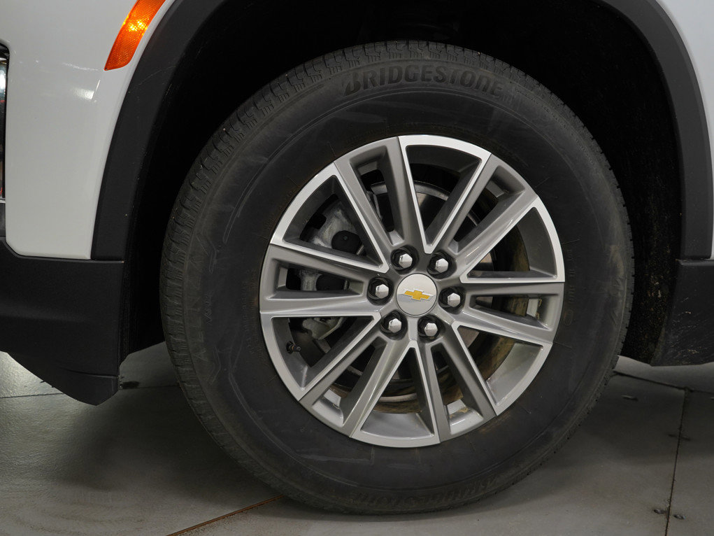 Used 2024 Chevrolet Traverse LT w/ Rear Camera Mirror Package image 34