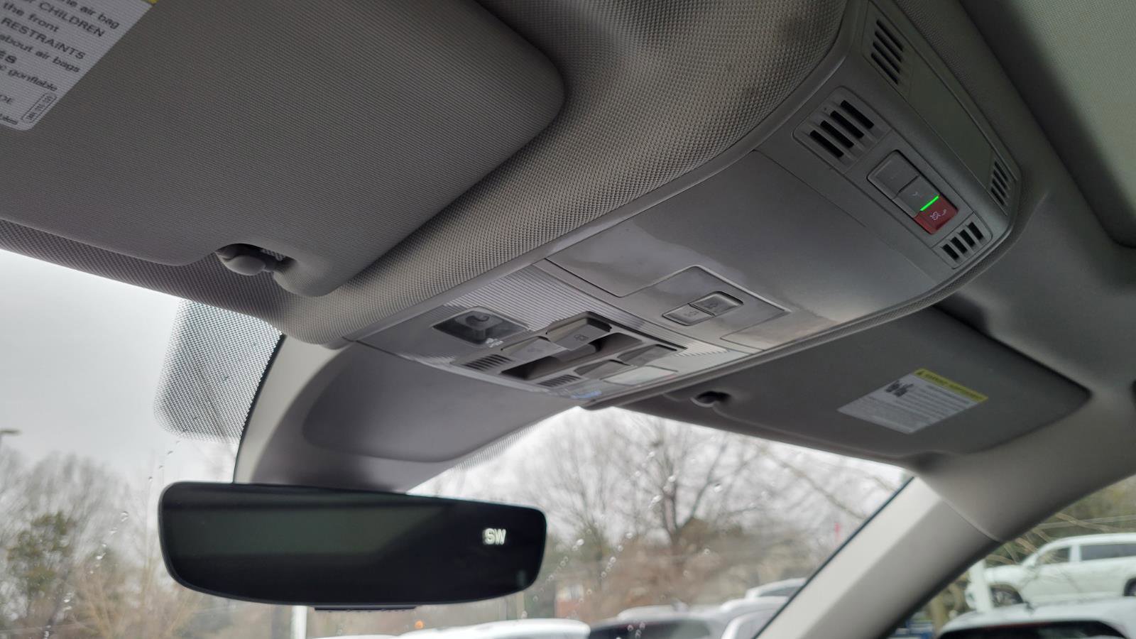 Used 2022 Volkswagen Tiguan SE w/ Panoramic Sunroof Package image 28