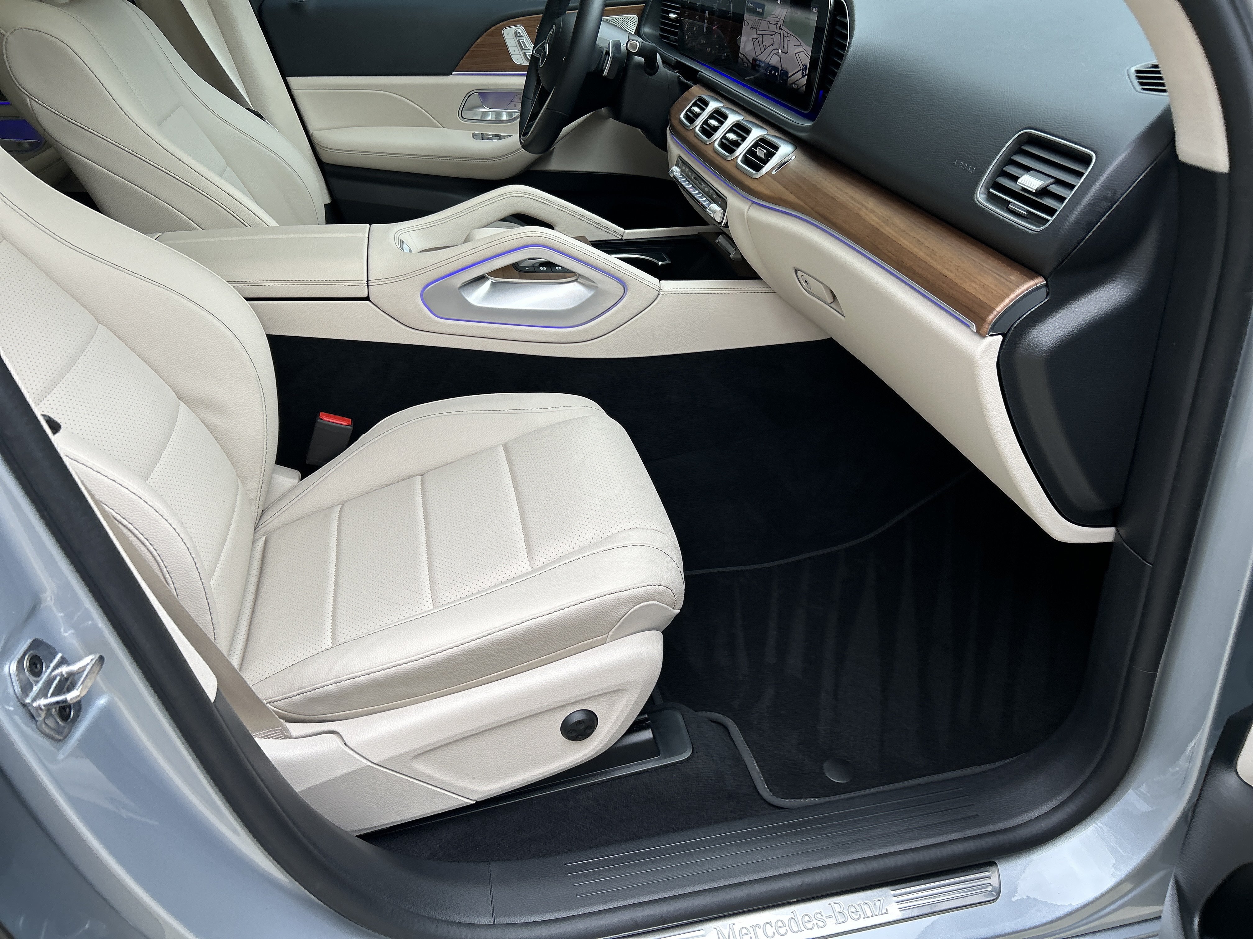 Certified 2025 Mercedes-Benz GLE 350 4MATIC w/ AMG Line Exterior image 48