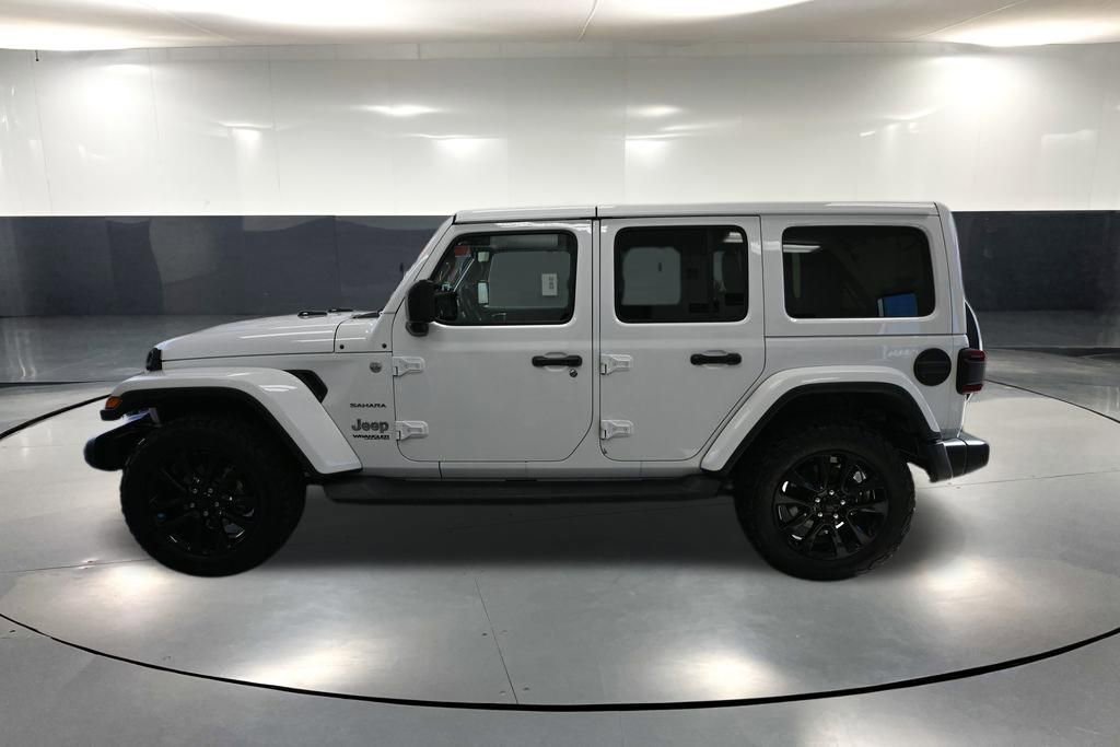 Used 2018 Jeep Wrangler Unlimited Sahara w/ Dual Top Group AWD/4WD image 11