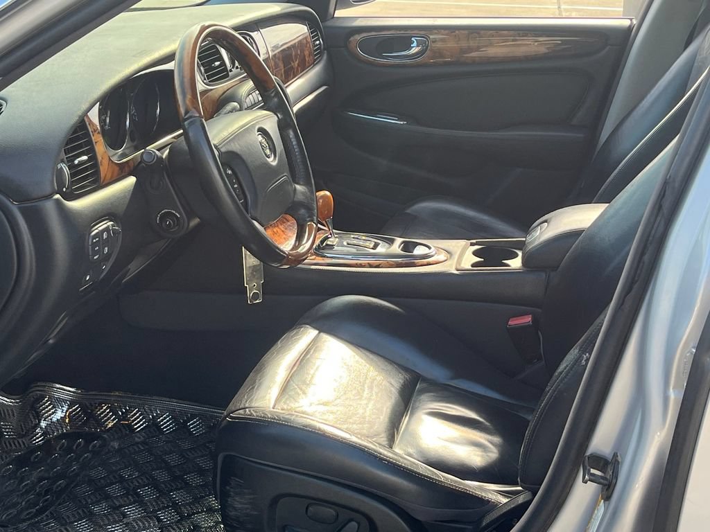 Used 2005 Jaguar XJ8 RWD image 11