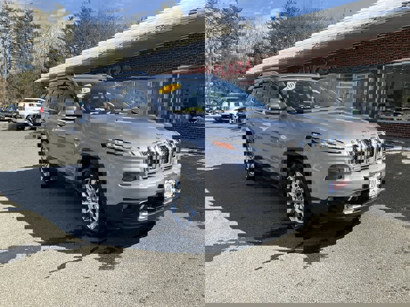 Used 2016 Jeep Cherokee Limited image 3