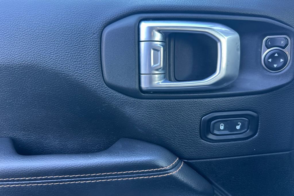 Used 2022 Jeep Gladiator Overland image 11