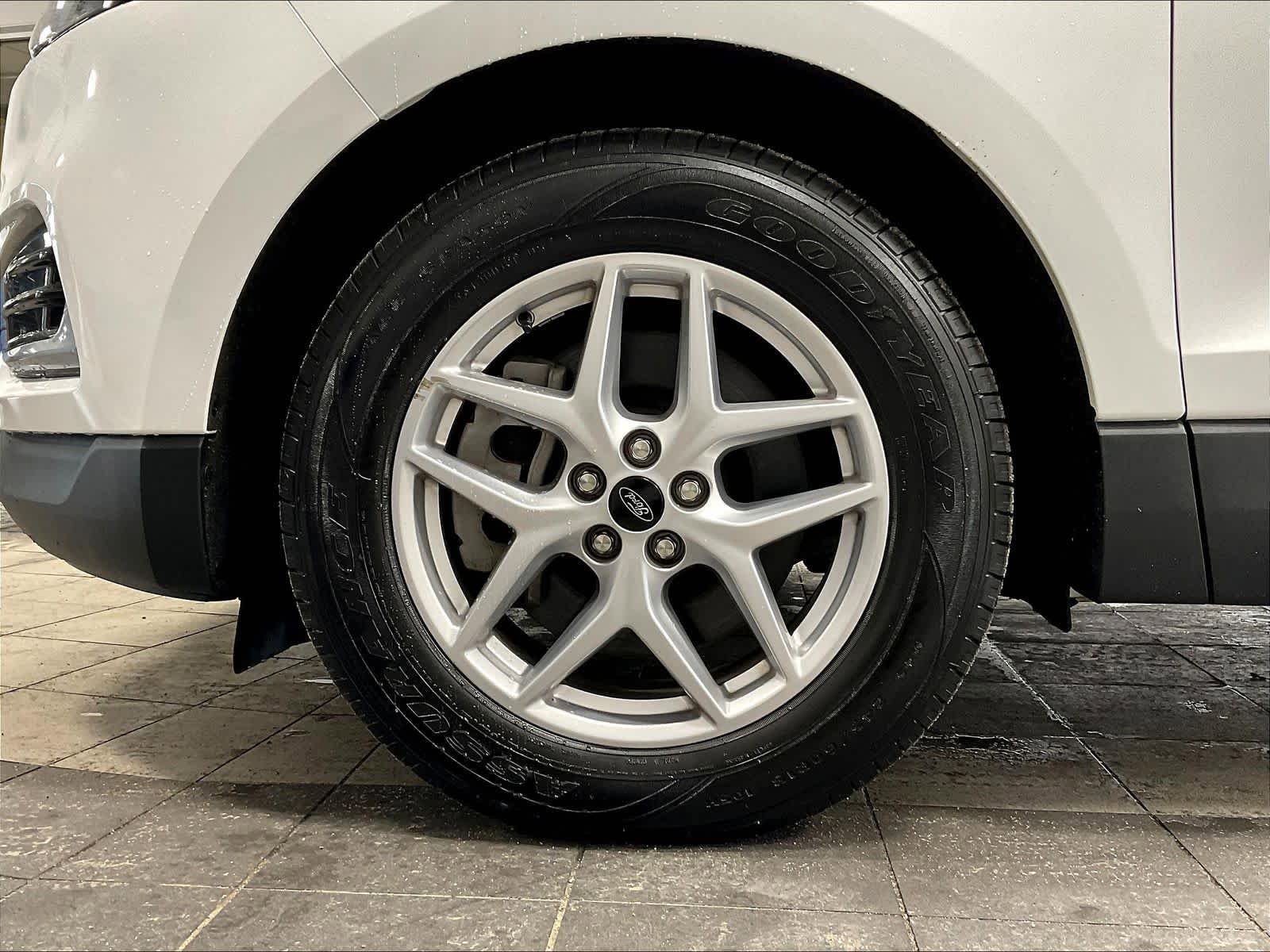 Used 2023 Ford Edge SEL image 7