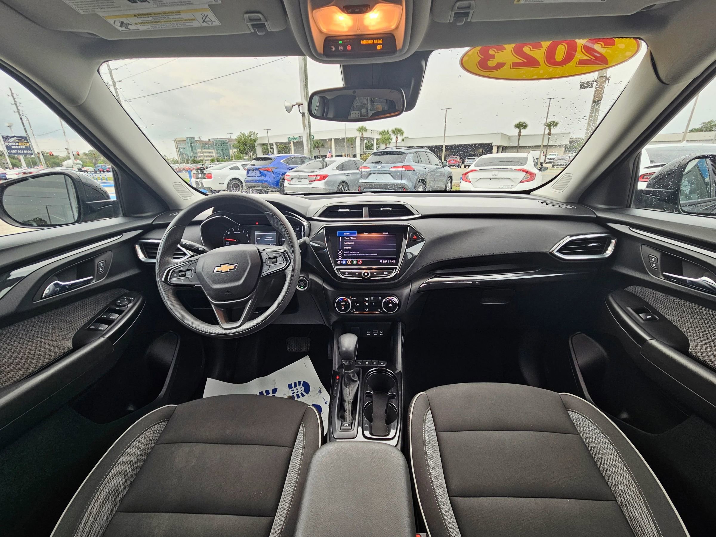 Used 2023 Chevrolet TrailBlazer LT w/ Convenience Package FWD image 12