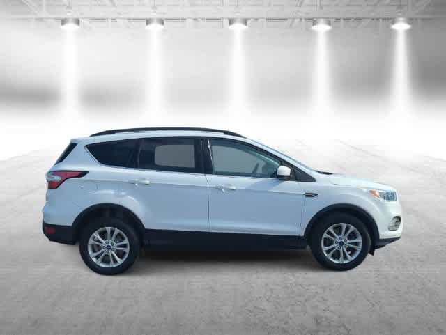 Used 2018 Ford Escape SE w/ SE Sync 3 Package AWD/4WD image 9
