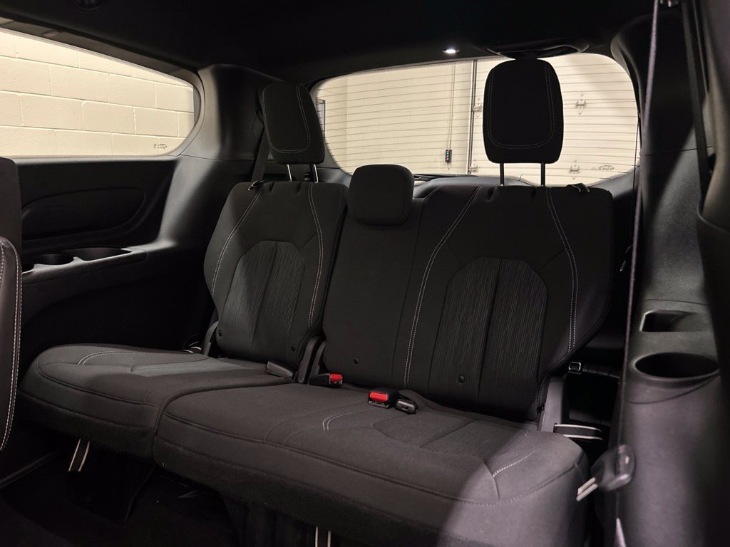 Used 2019 Chrysler Pacifica Touring Plus w/ S Appearance Package FWD image 11