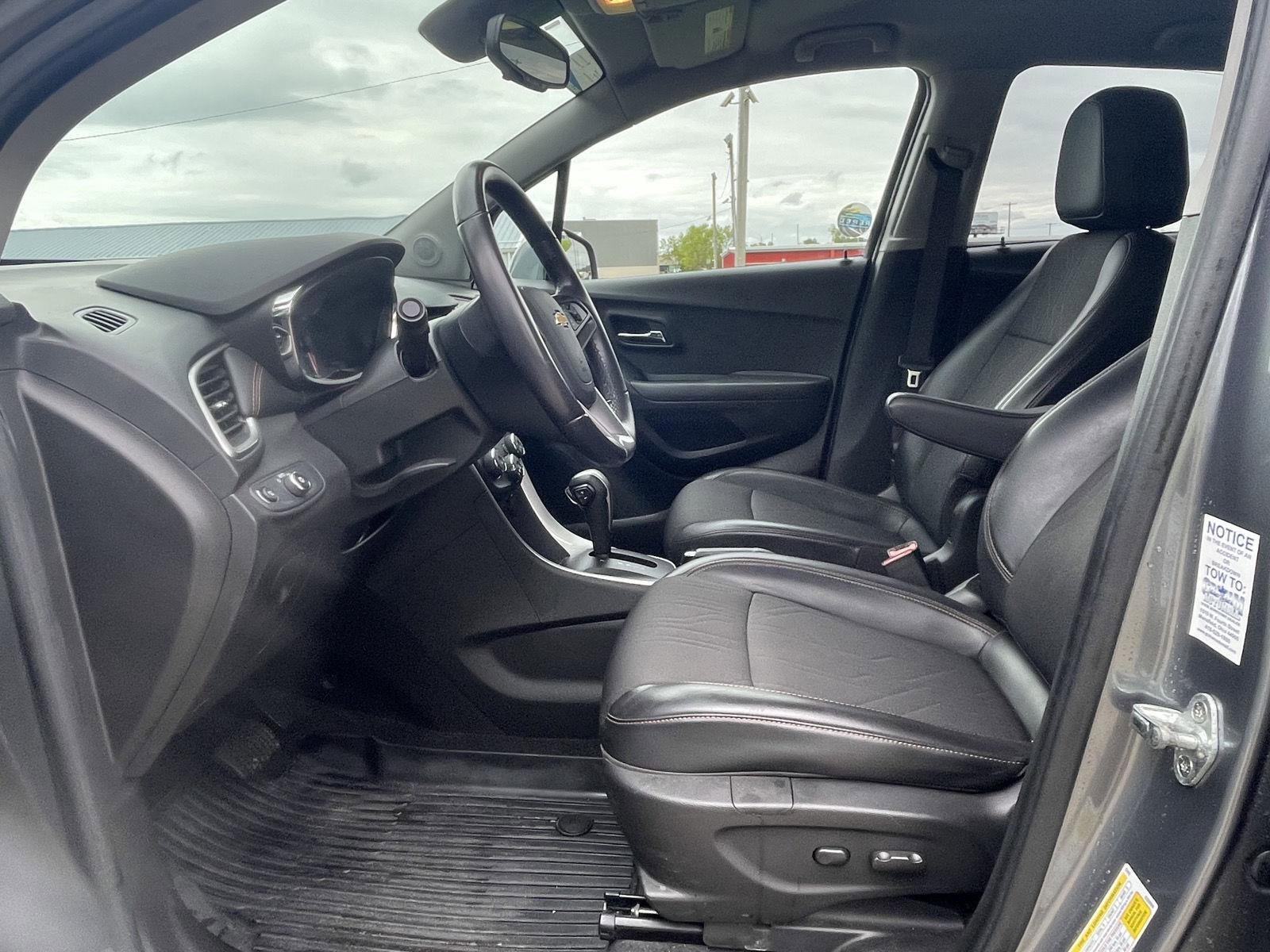 Used 2019 Chevrolet Trax LT w/ LT Convenience Package AWD/4WD image 11