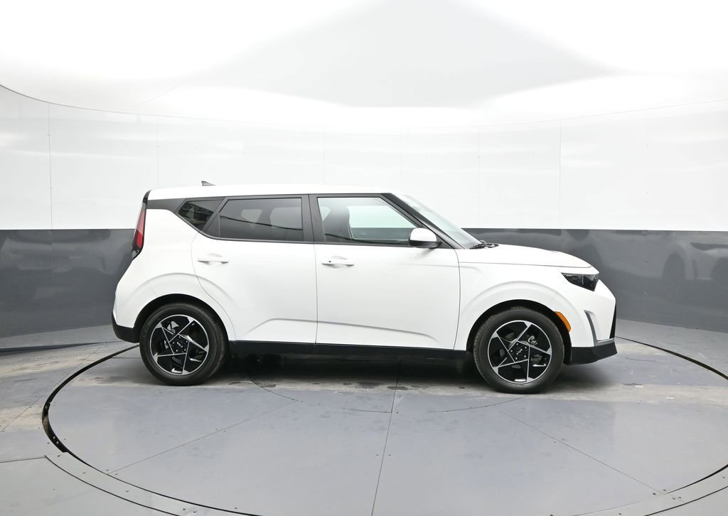 Certified 2023 Kia Soul EX image 5