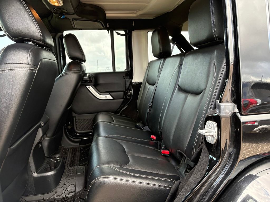 Used 2016 Jeep Wrangler Unlimited Rubicon AWD/4WD image 16