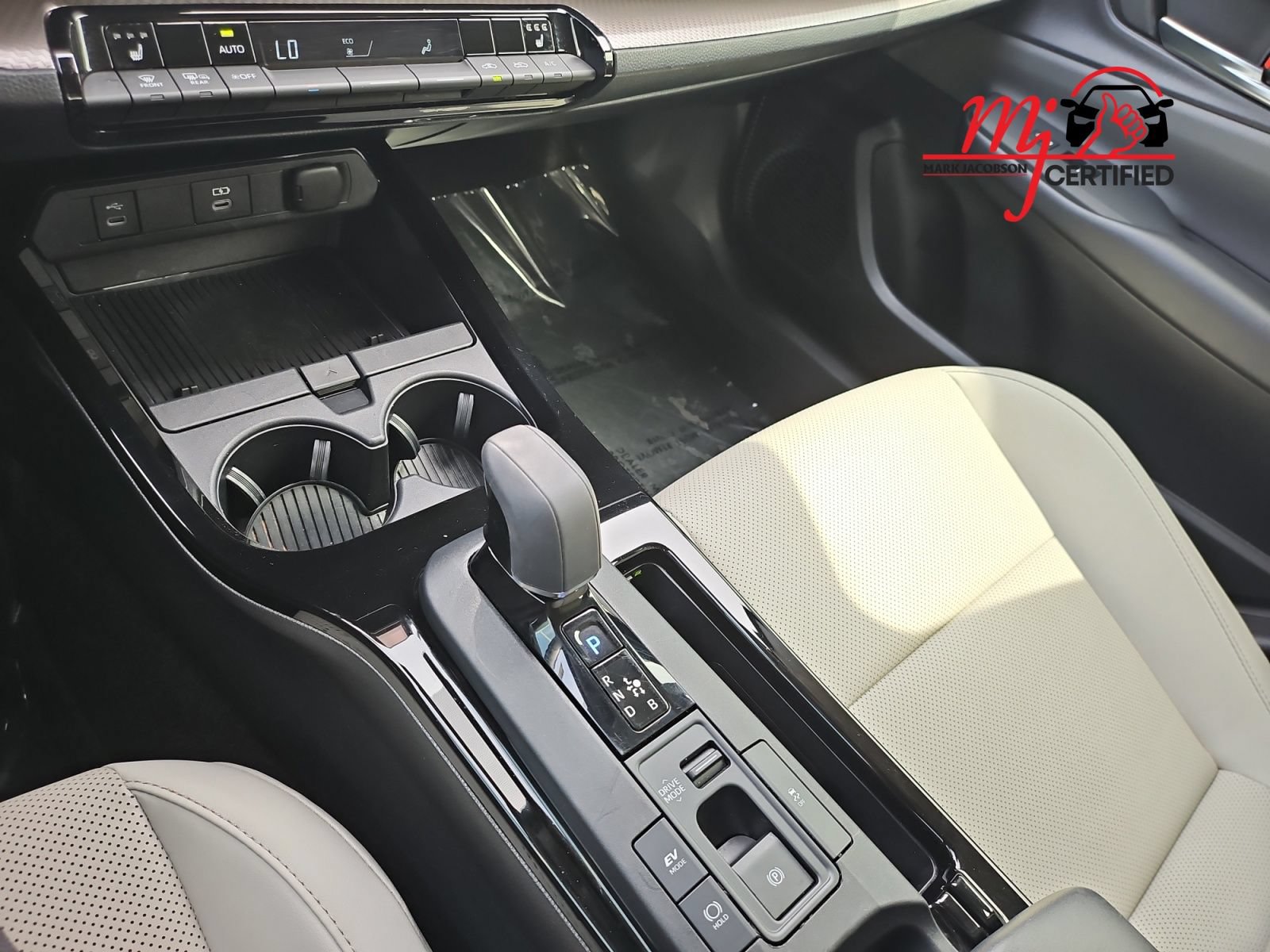 Used 2024 Toyota Prius XLE FWD image 24