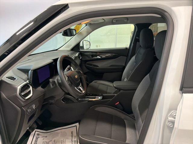 Used 2025 Chevrolet TrailBlazer LT w/ Convenience Package image 11