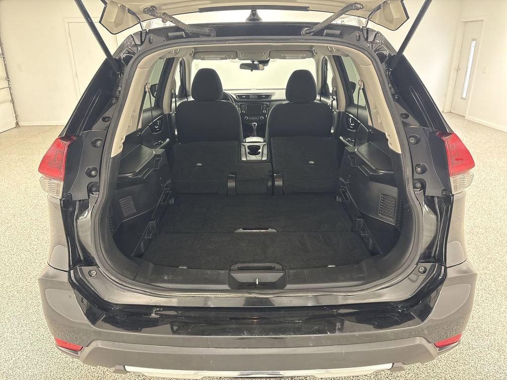 Used 2019 Nissan Rogue SV image 25