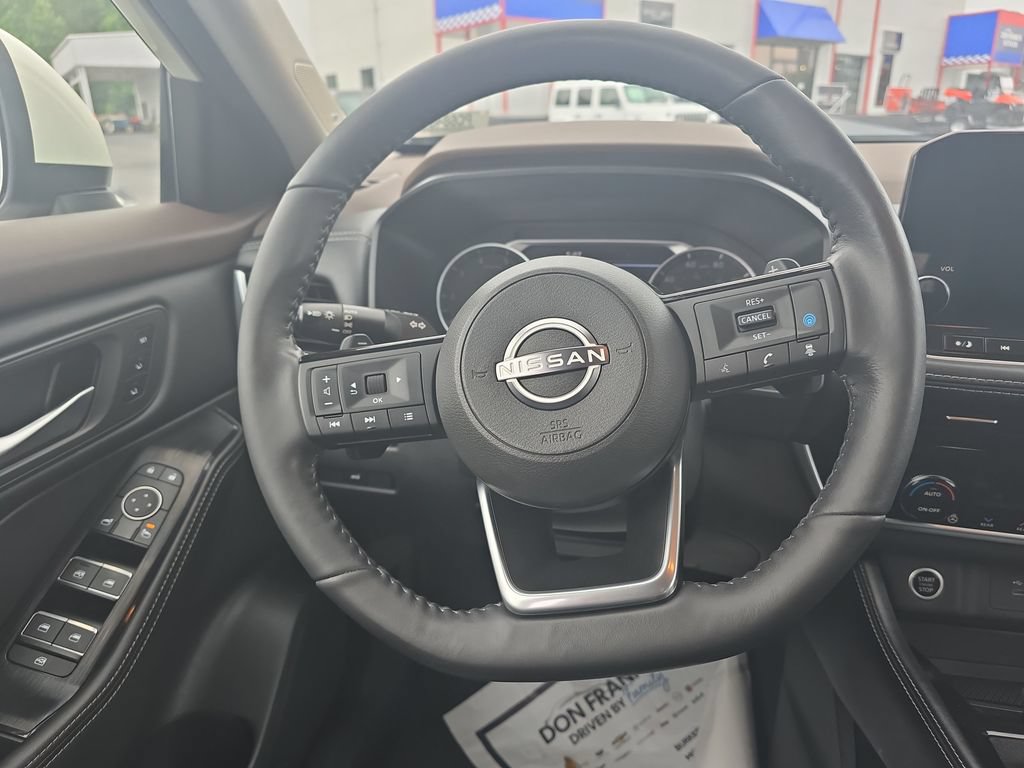 Used 2023 Nissan Rogue SL w/ SL Premium Package FWD image 14