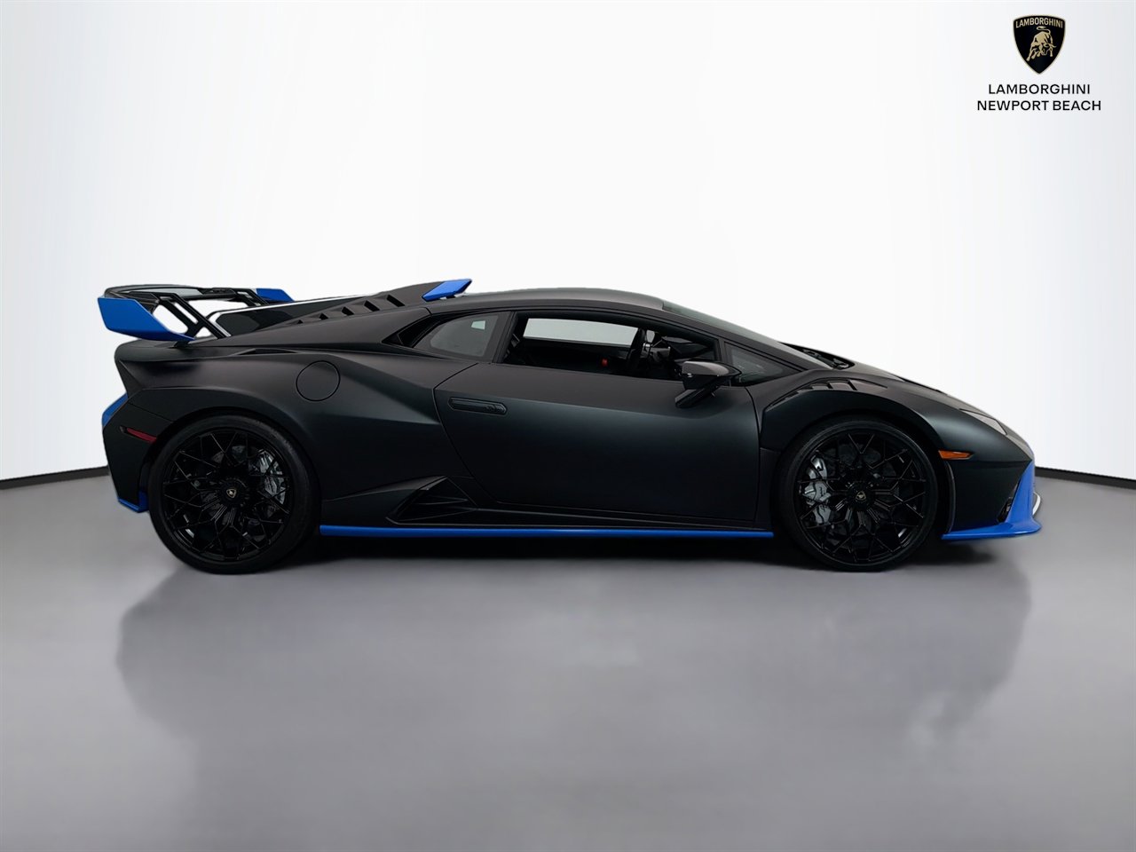 Used 2024 Lamborghini Huracan STO RWD image 8