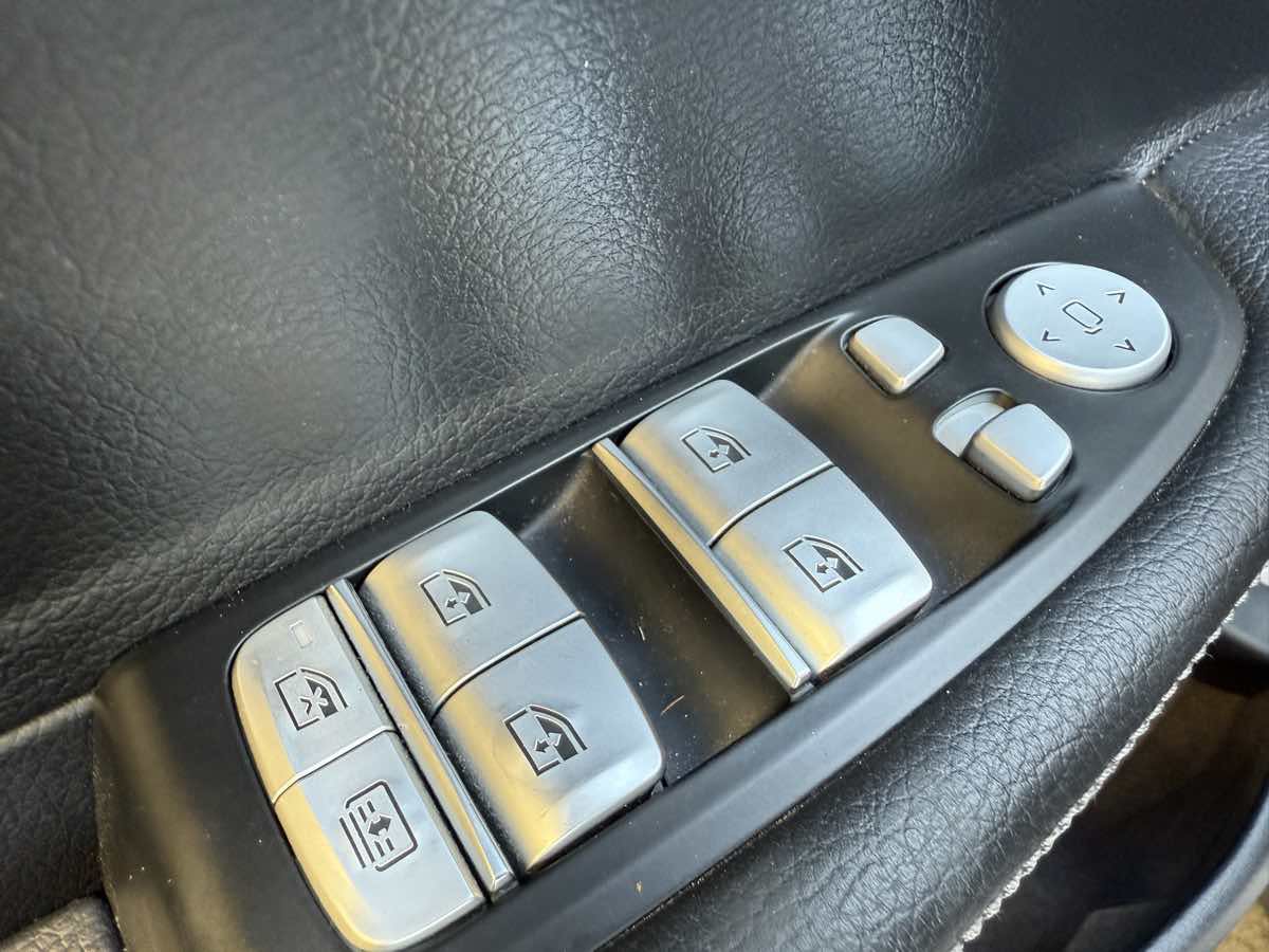 Used 2016 BMW 740i RWD image 33
