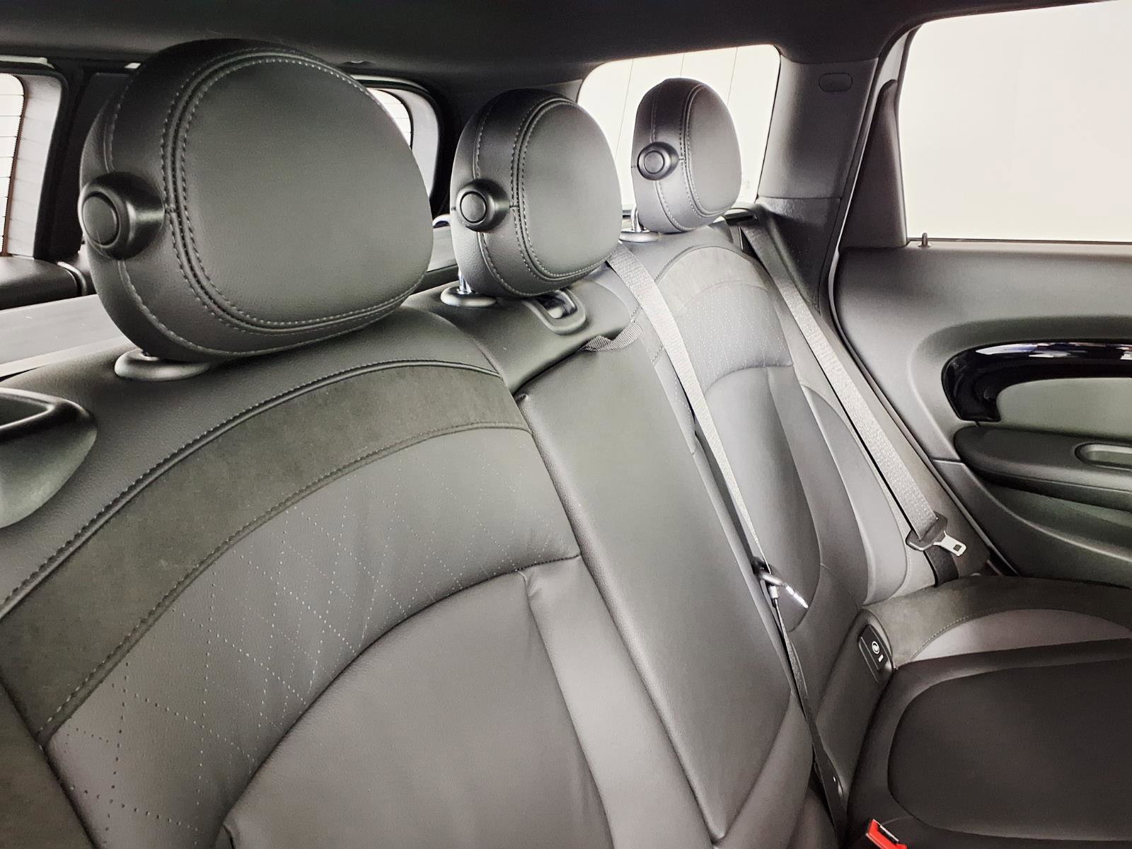 Used 2022 MINI Cooper Clubman S image 12