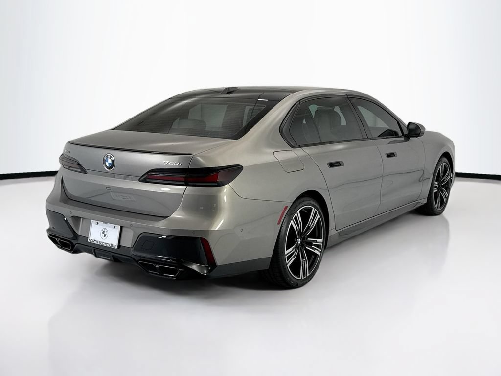 Used 2023 BMW 760i xDrive AWD/4WD image 5
