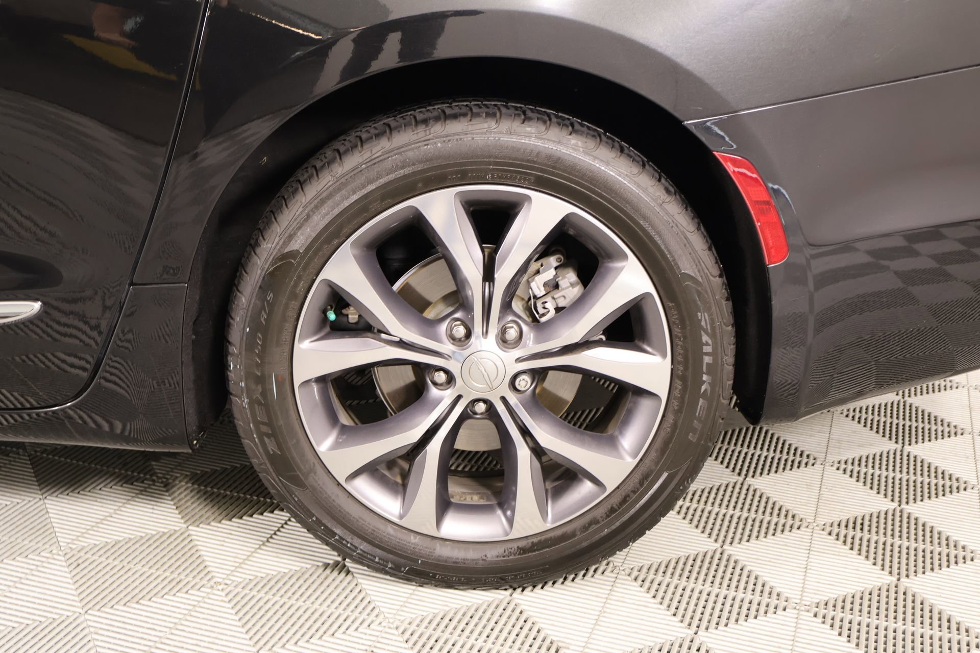 Used 2017 Chrysler Pacifica Limited w/ Tire & Wheel Group image 21