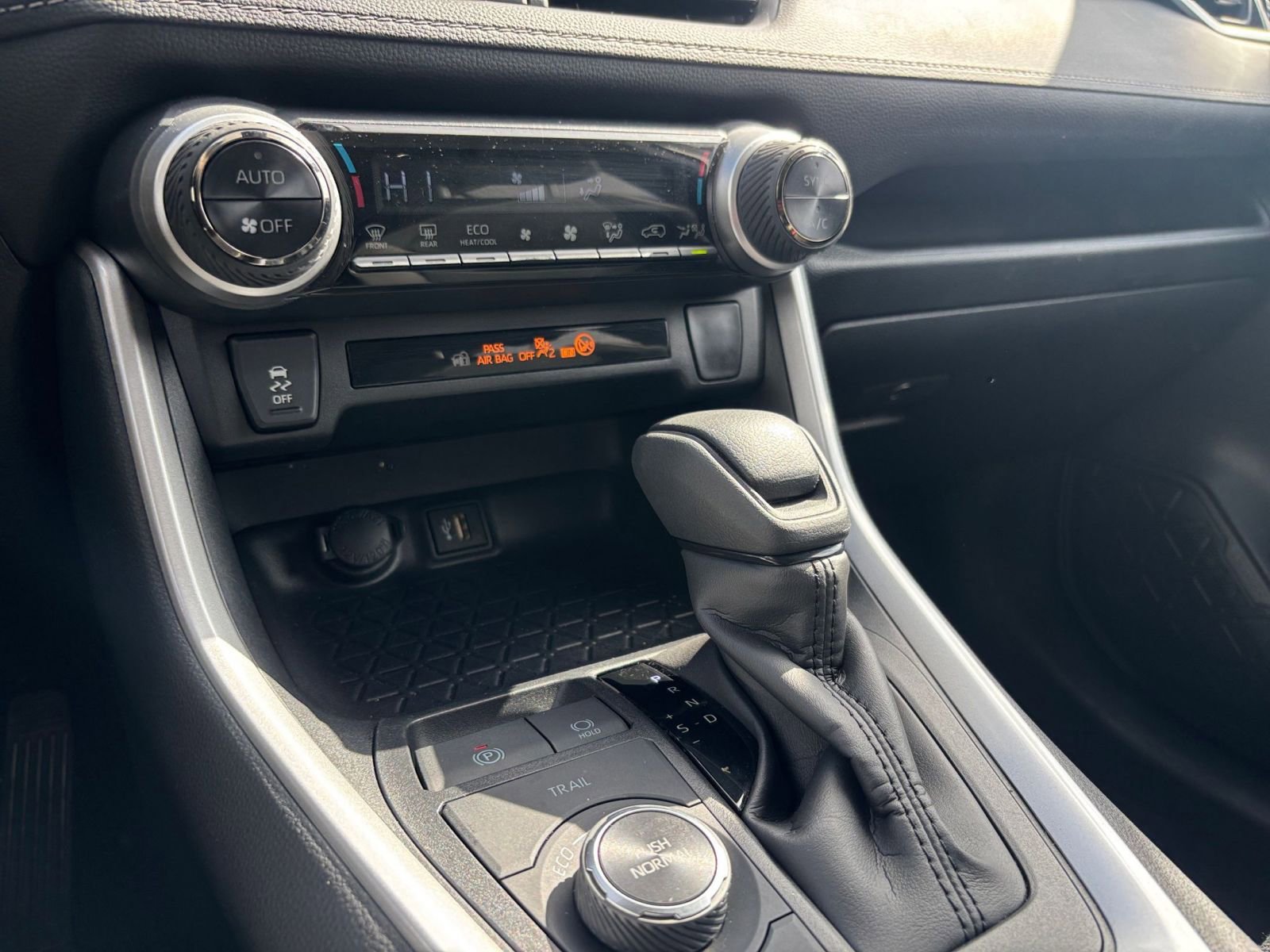 Used 2025 Toyota RAV4 LE image 39