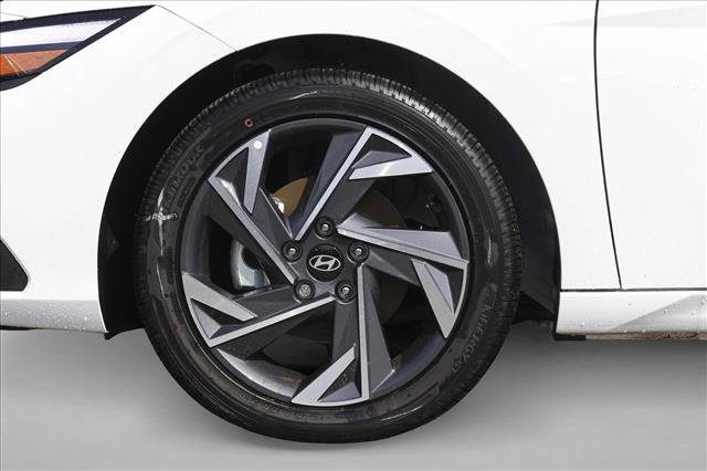 New 2025 Hyundai Elantra SEL image 9