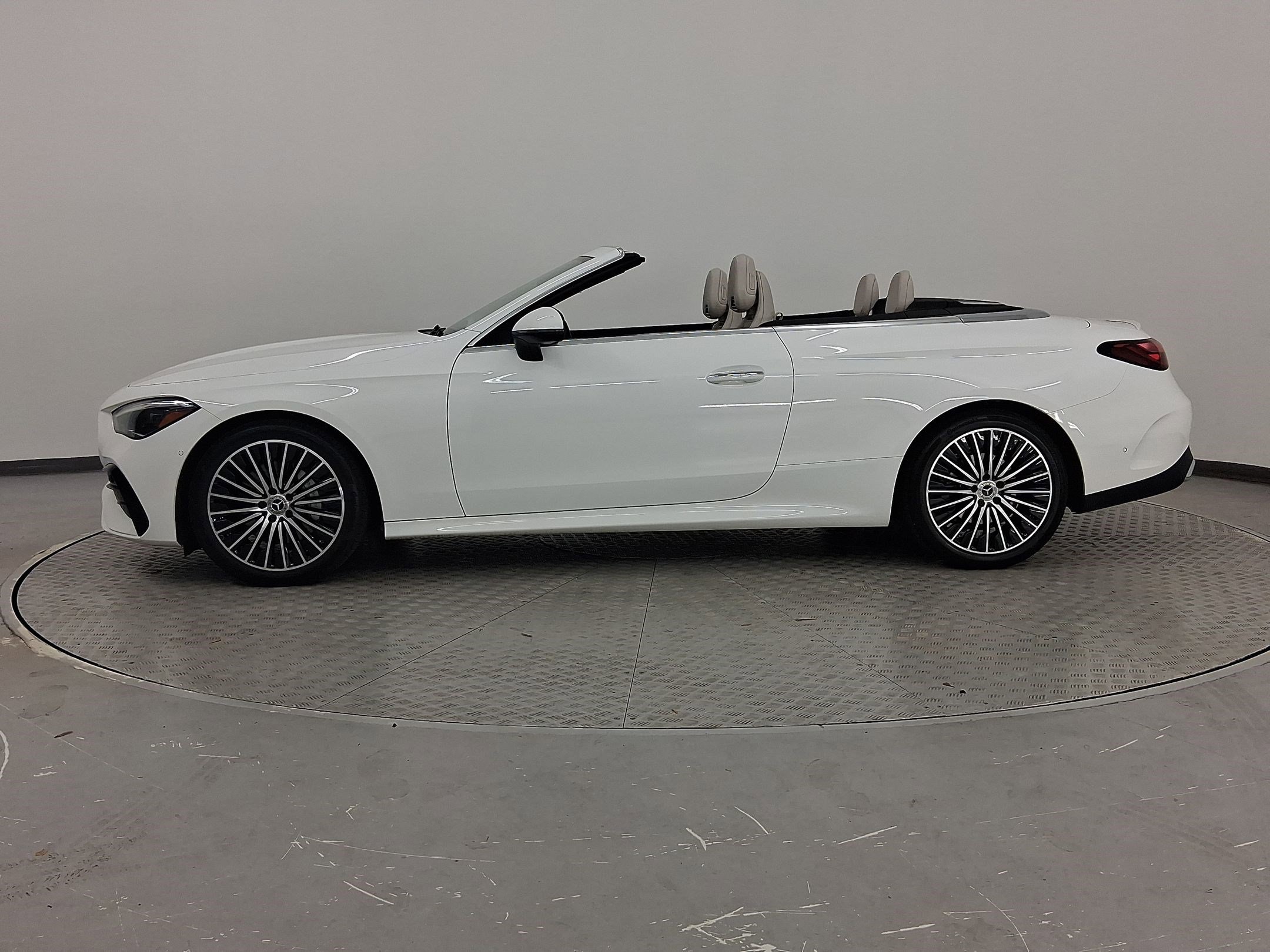 Used 2025 Mercedes-Benz CLE 300 4MATIC Cabriolet image 2