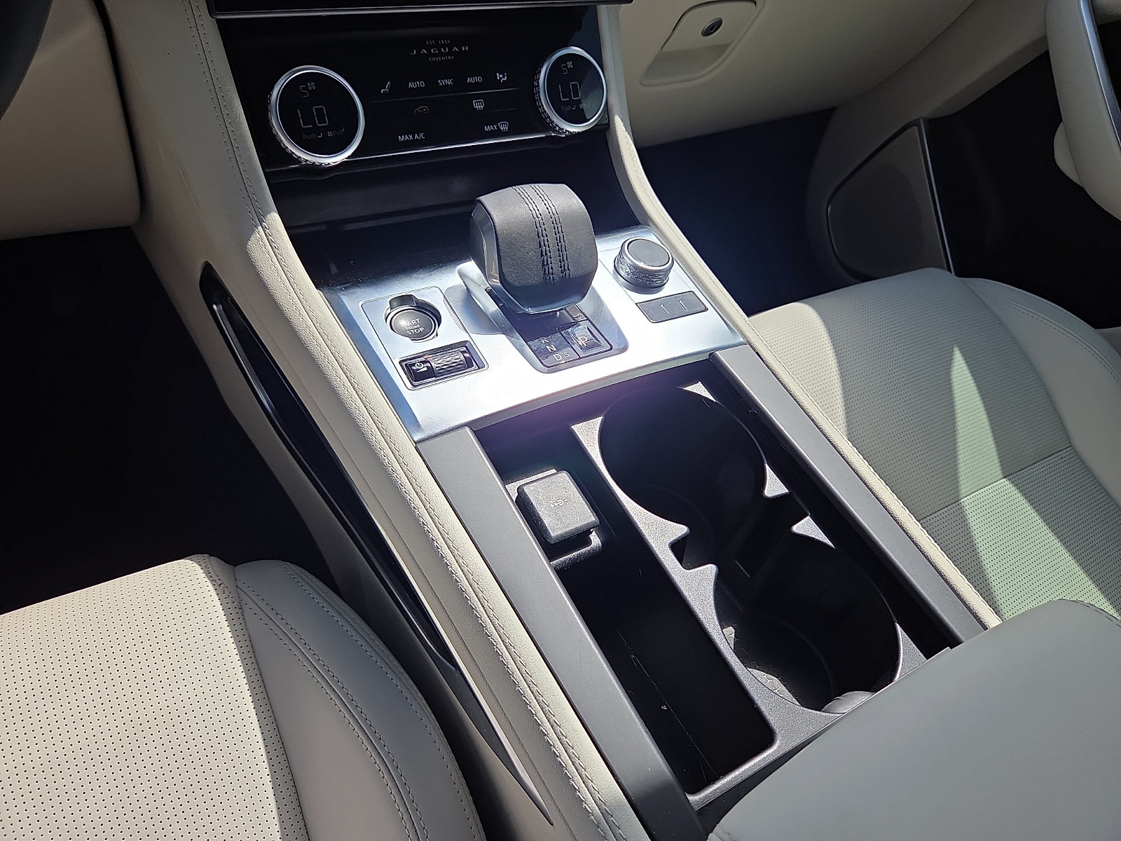 Used 2025 Jaguar F-PACE R-Dynamic S AWD/4WD image 25