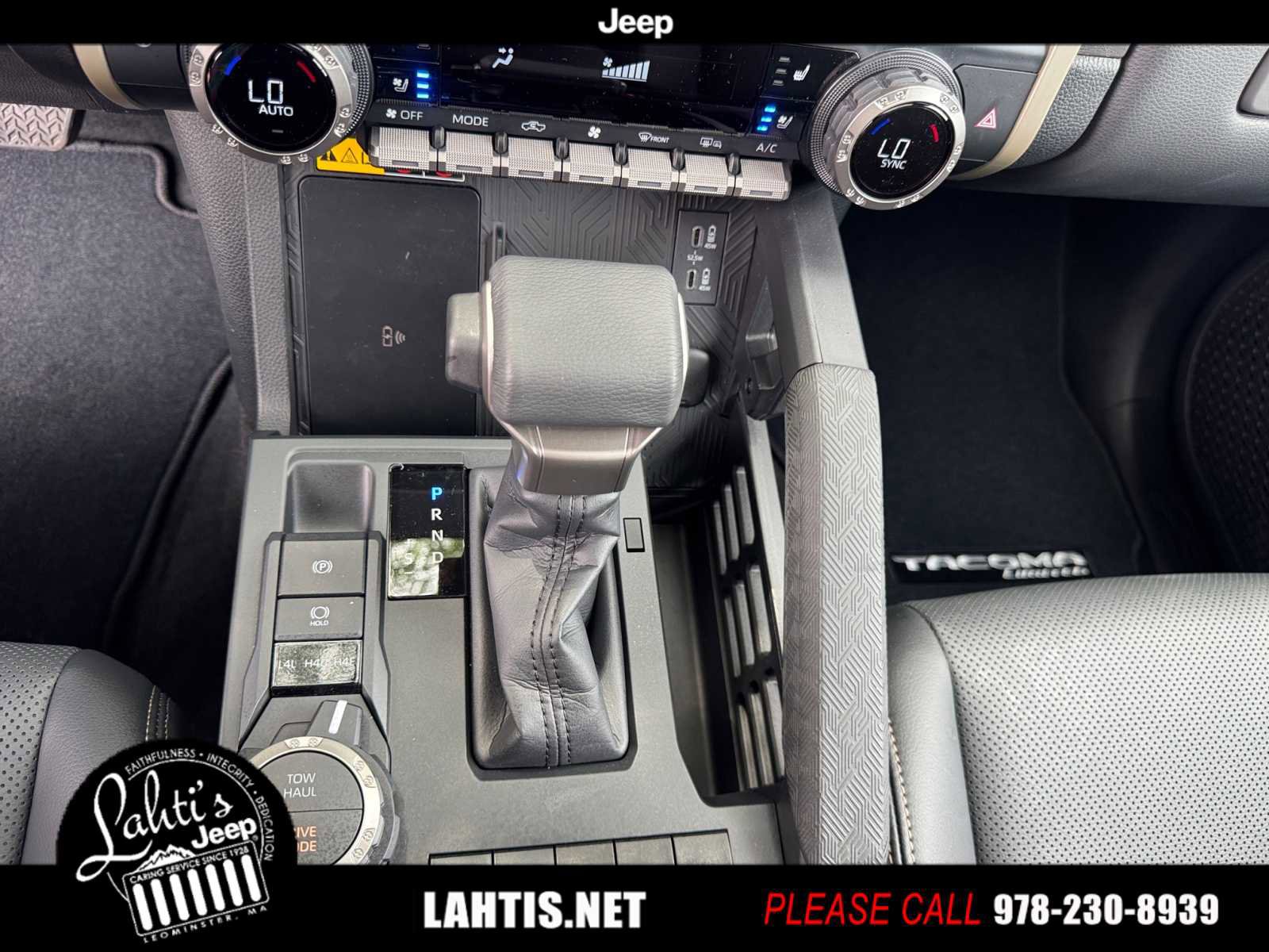 Used 2025 Toyota Tacoma Limited image 27