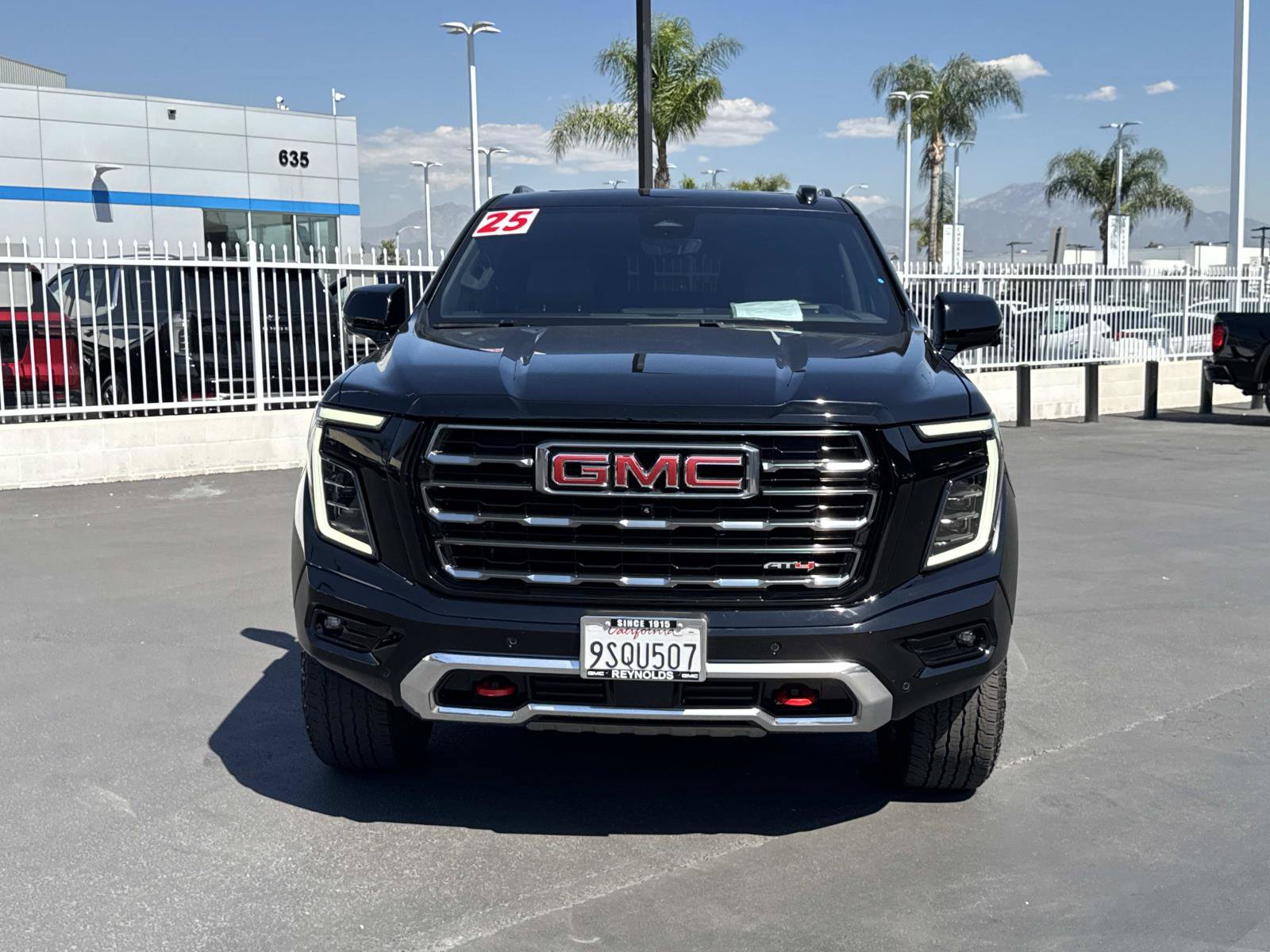 Used 2025 GMC Yukon AT4 w/ AT4 Premium Package AWD/4WD image 2