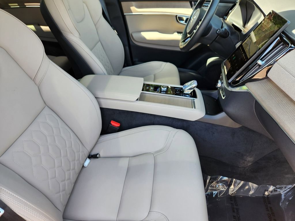 New 2026 Volvo XC90 T8 Plus w/ Protection Package Premier AWD/4WD image 5