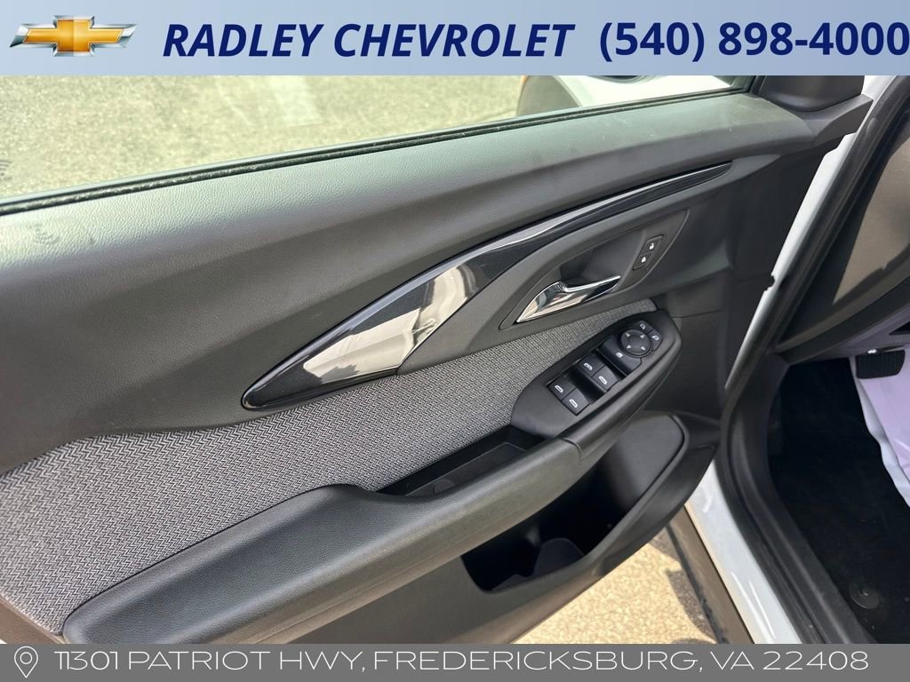 Used 2023 Chevrolet TrailBlazer LT w/ Convenience Package image 5