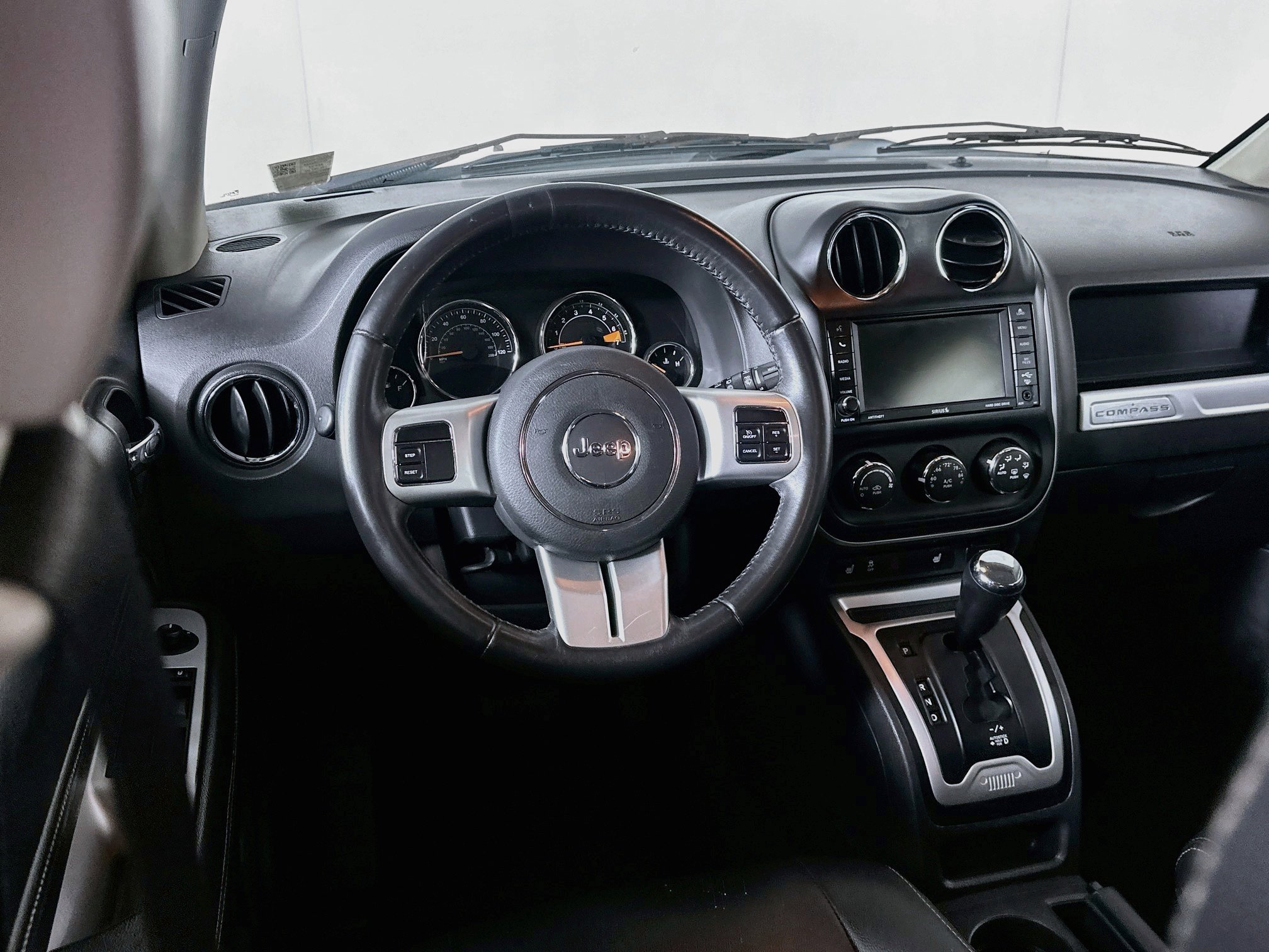 Used 2017 Jeep Compass Latitude FWD image 16