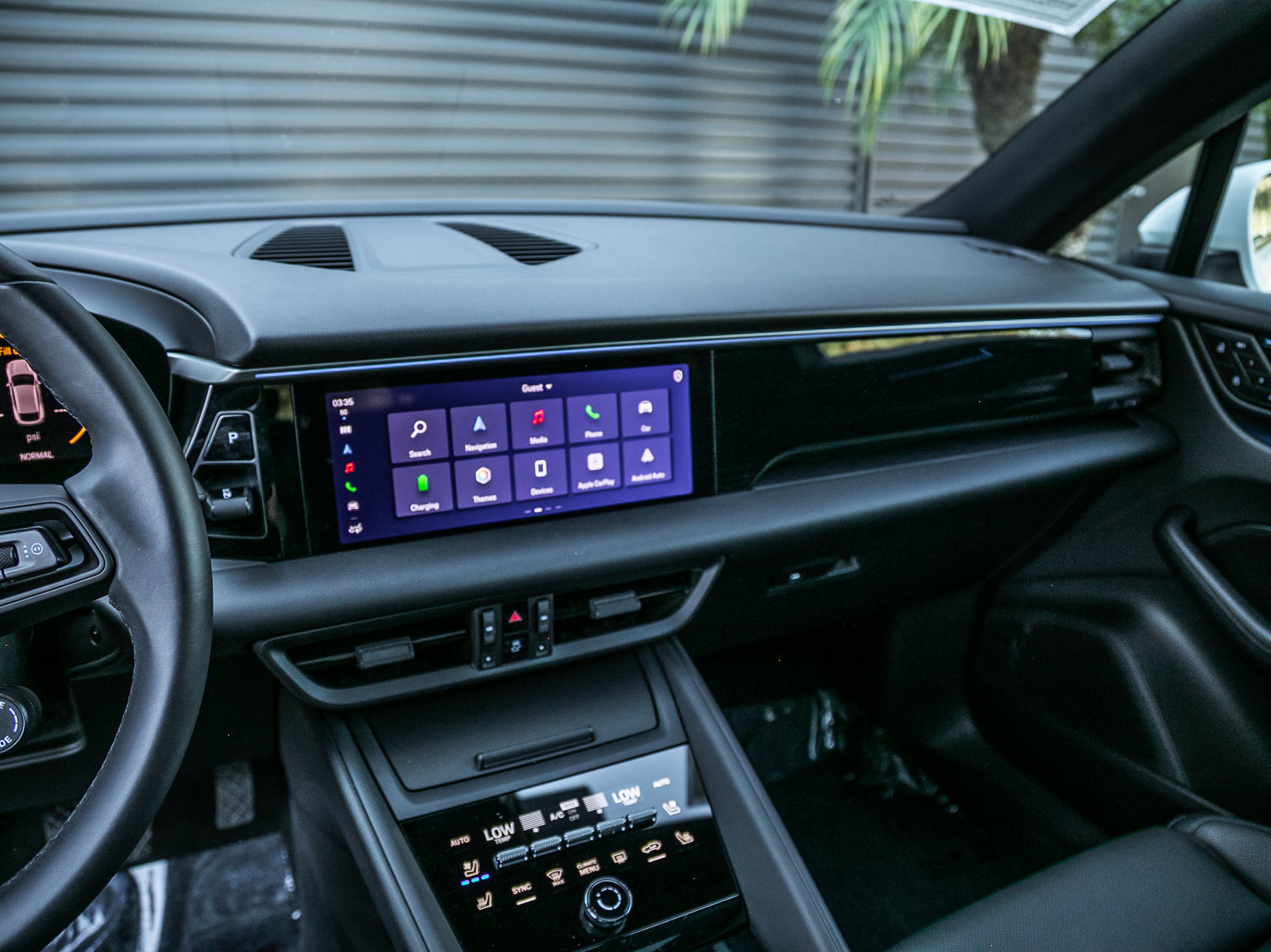 Certified 2025 Porsche Macan Electric RWD image 20