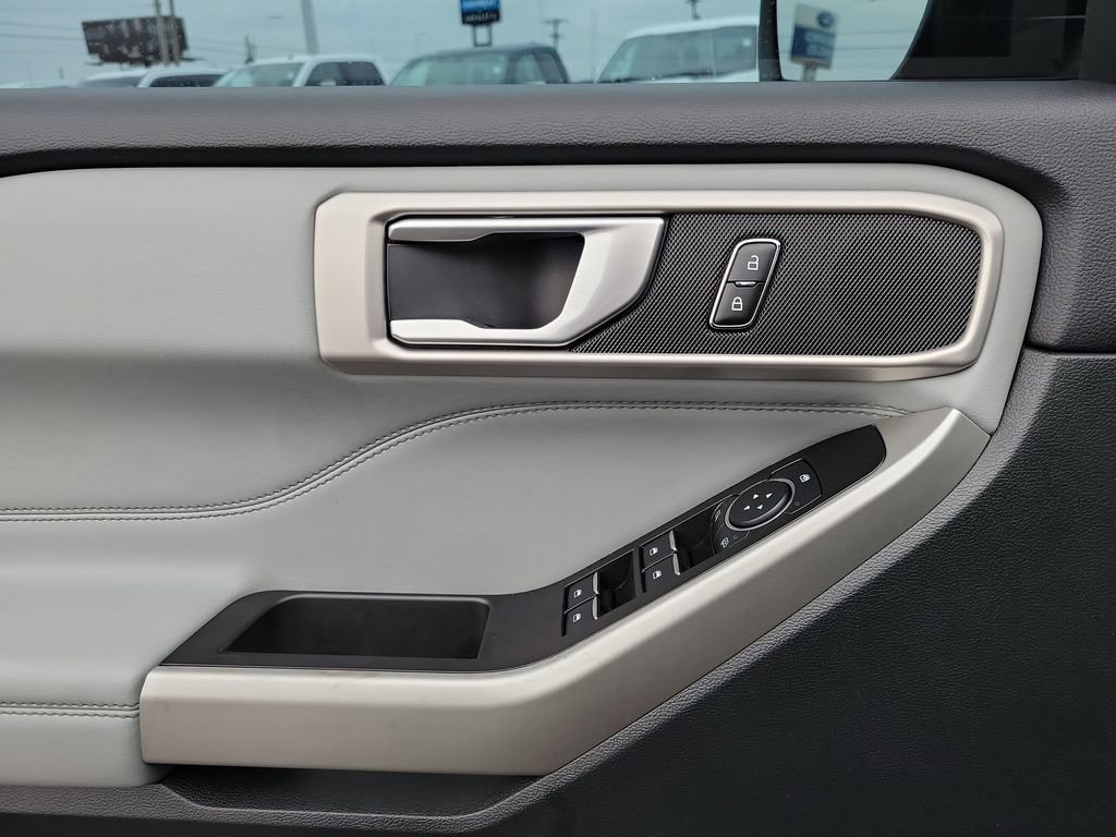 Certified 2023 Ford Explorer XLT w/ Equipment Group 202A image 18