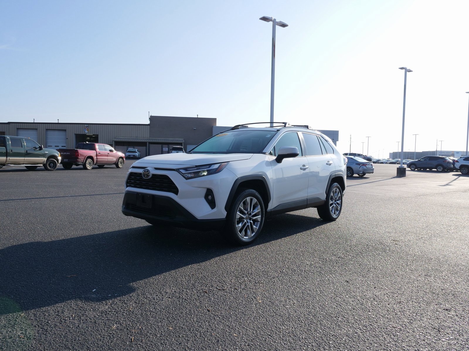 Used 2022 Toyota RAV4 XLE Premium image 8