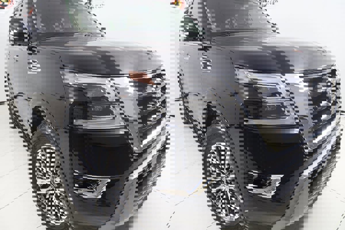Used 2024 Nissan Armada SL w/ Captain's Chairs Package image 17