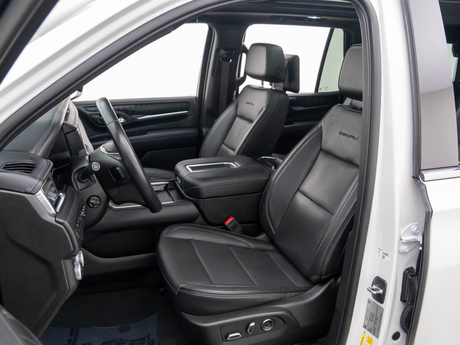 Used 2023 GMC Yukon Denali w/ Denali Reserve Package image 15