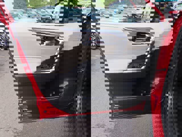 Used 2022 Toyota RAV4 XLE w/ Convenience Package image 14