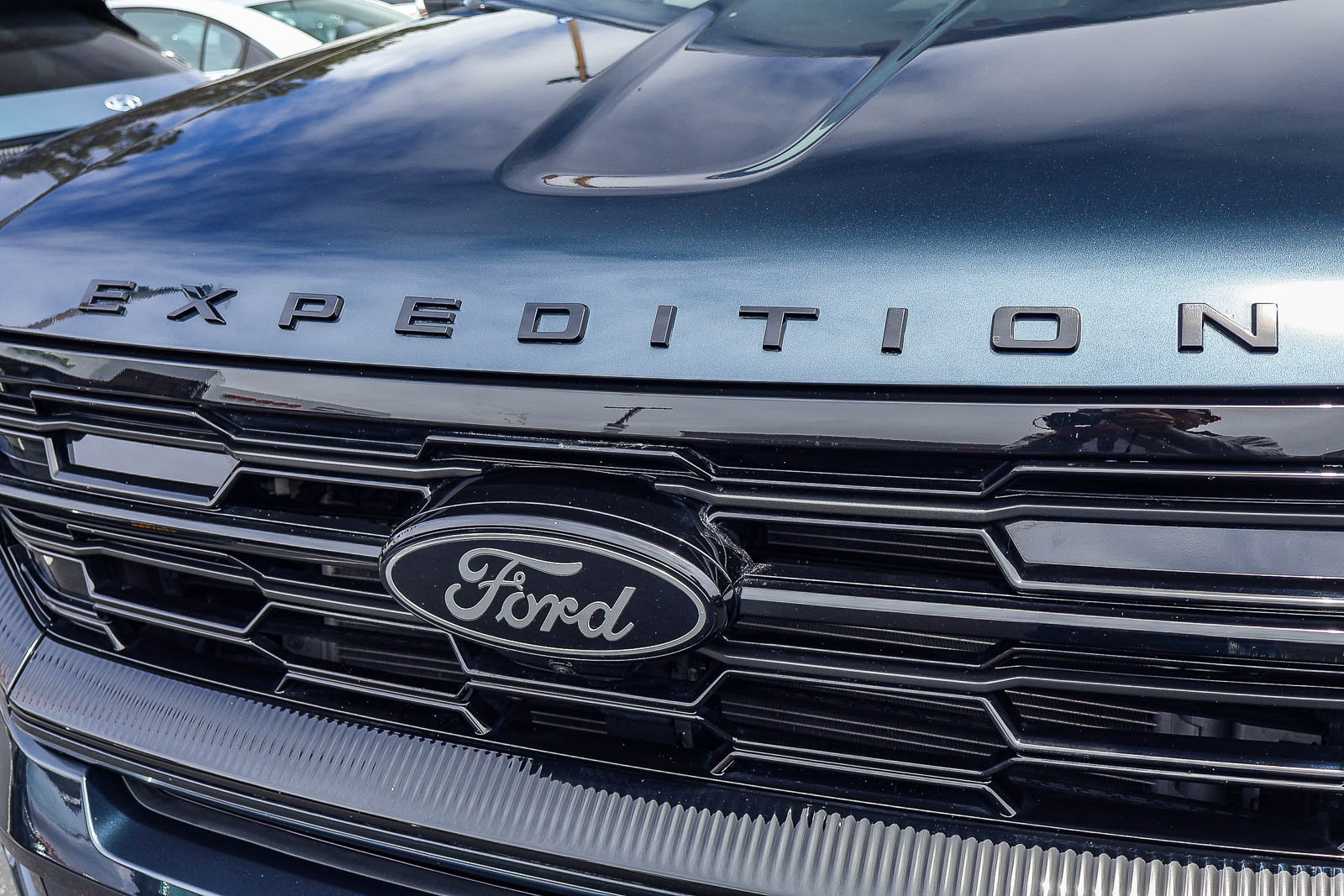 Used 2025 Ford Expedition Platinum w/ Stealth Appearance Package AWD/4WD image 27